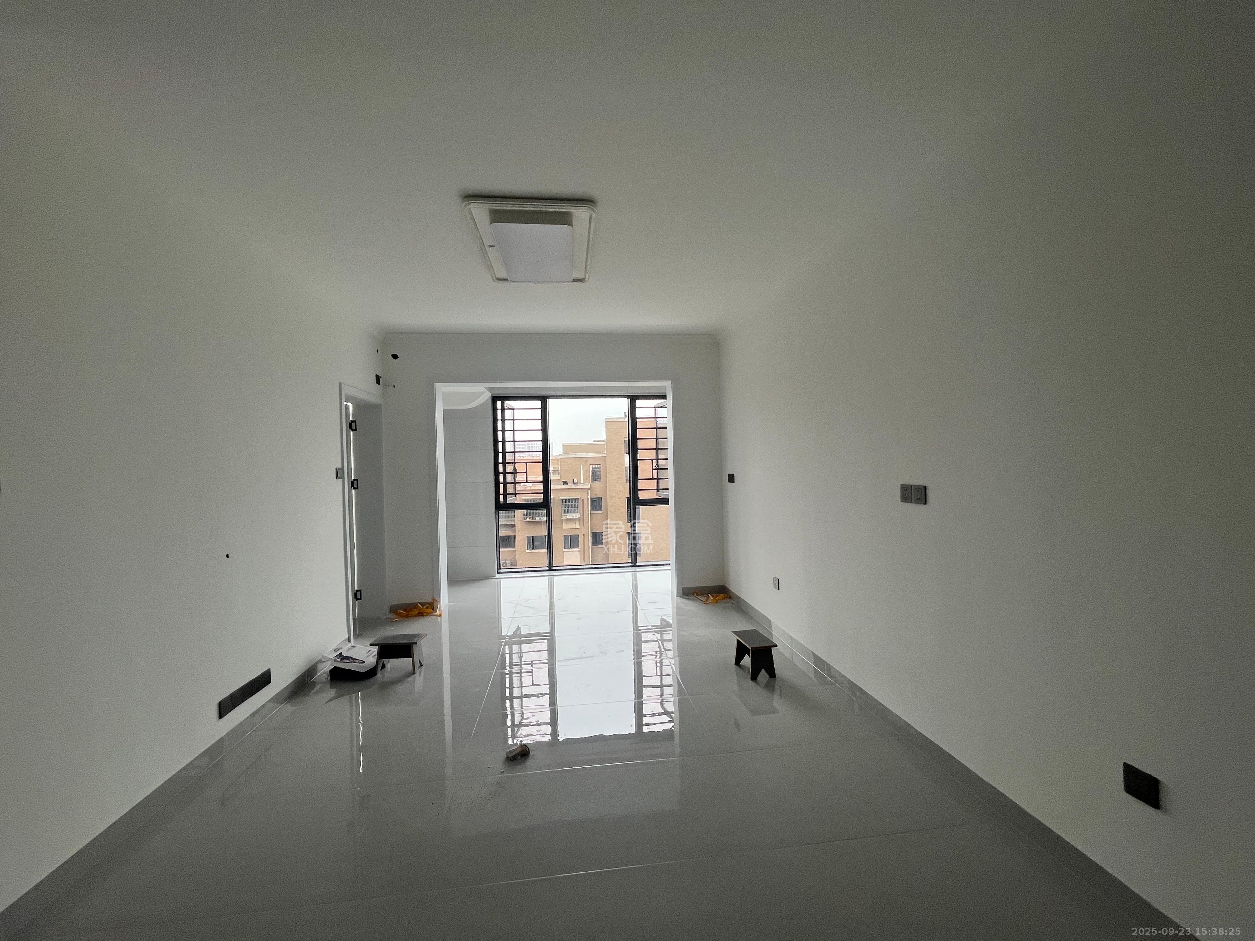 东岸梅园小区 2室1厅1卫 2400.0元/月 东岸梅园小区 2室1厅1卫 2400.0元/月室内图