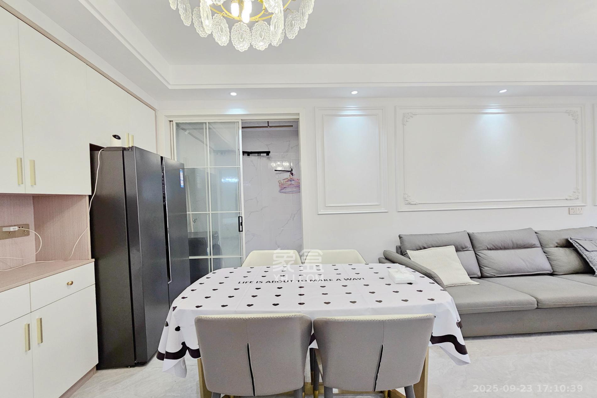 阳光城尚东湾青云苑 2室2厅1卫 100.0万 阳光城尚东湾青云苑 2室2厅1卫 100.0万客厅