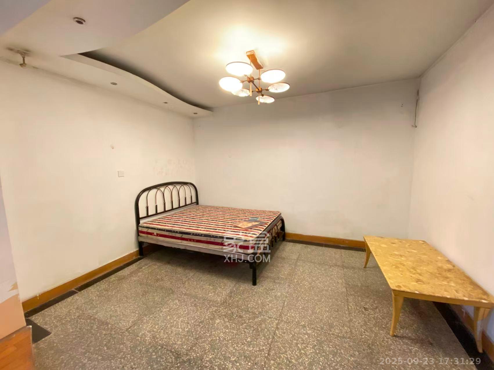 城南中路公安局宿舍  3室2厅1卫    1600.0元/月室内图