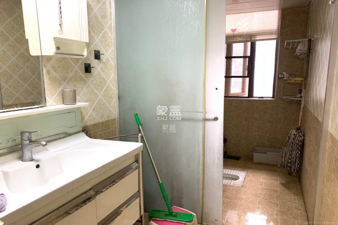 水岸世景  3室2厅2卫    2200.0元/月 水岸世景  3室2厅2卫    2200.0元/月室内图