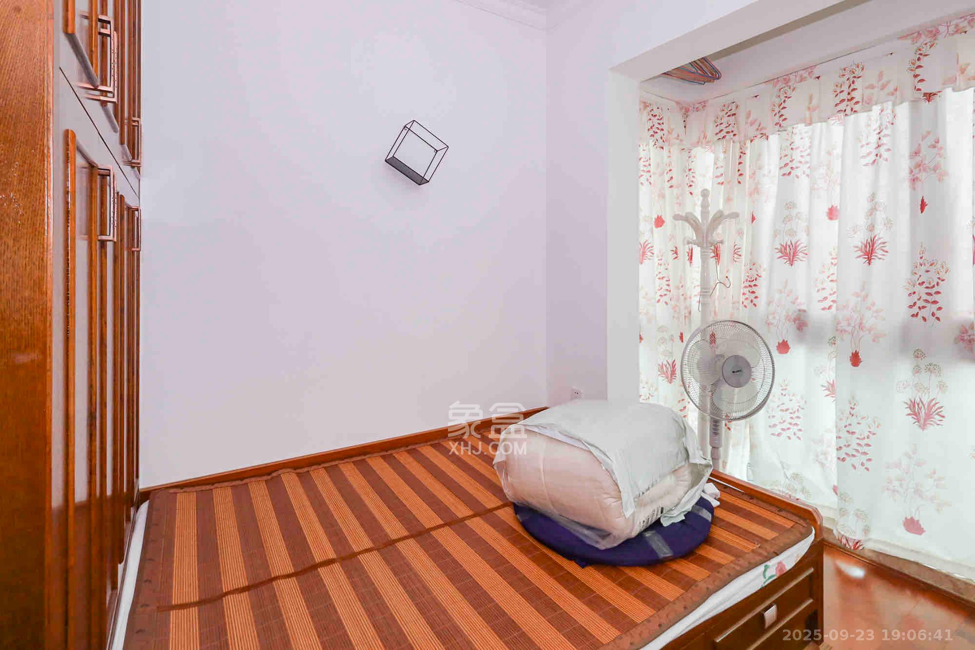 滨江一号（丰泰花园）  3室2厅2卫    3200.0元/月室内图