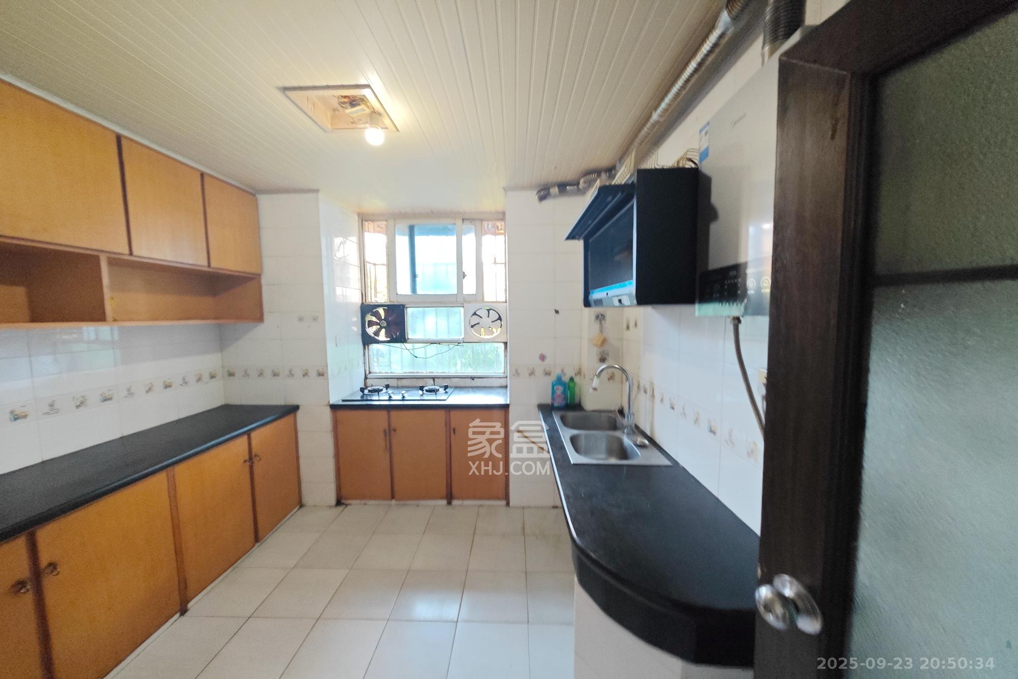 赤岗苑 3室2厅2卫 66.0万 赤岗苑 3室2厅2卫 66.0万厨房