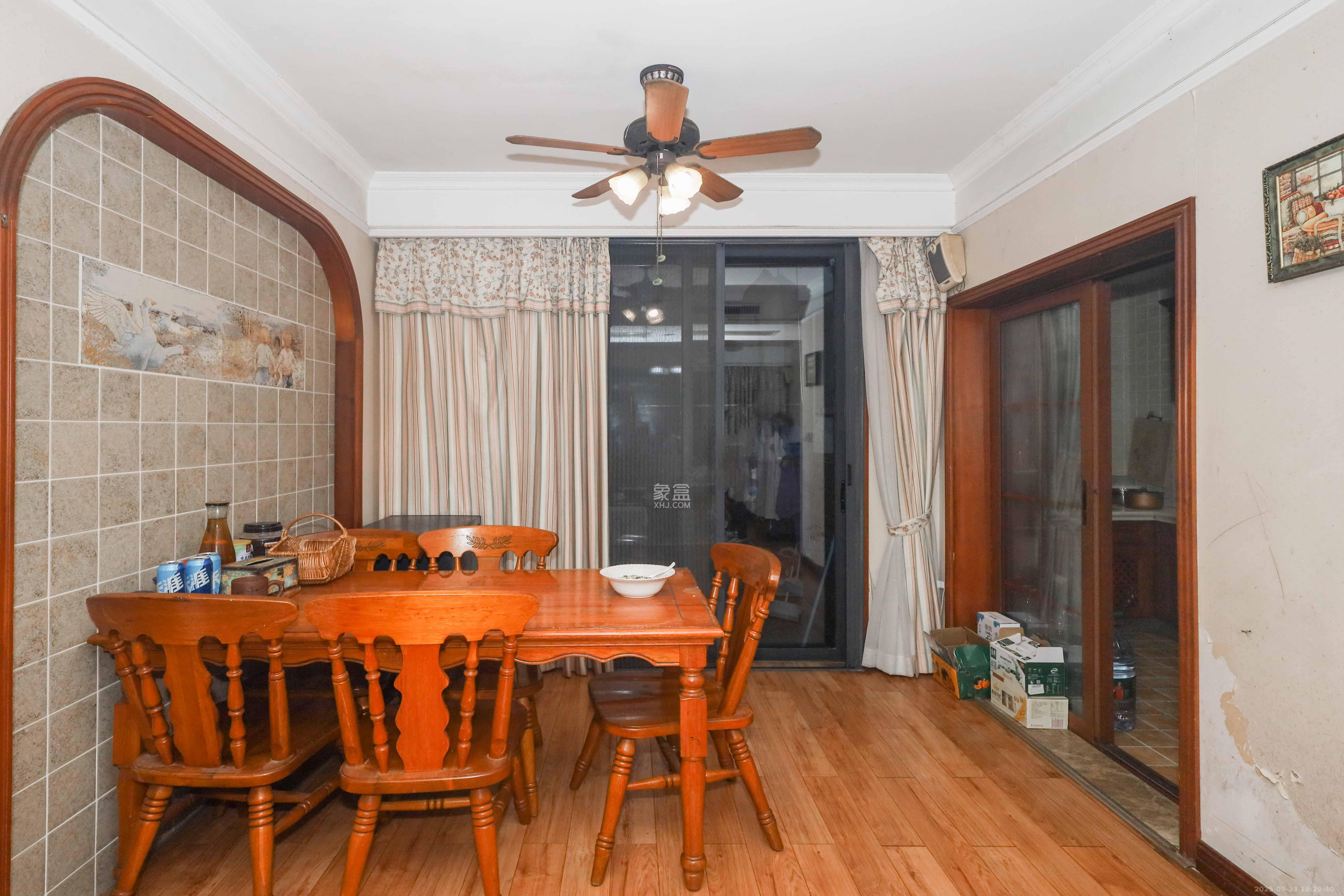 保利麓谷林语B区 3室2厅2卫 105.0万 保利麓谷林语B区 3室2厅2卫 105.0万客厅