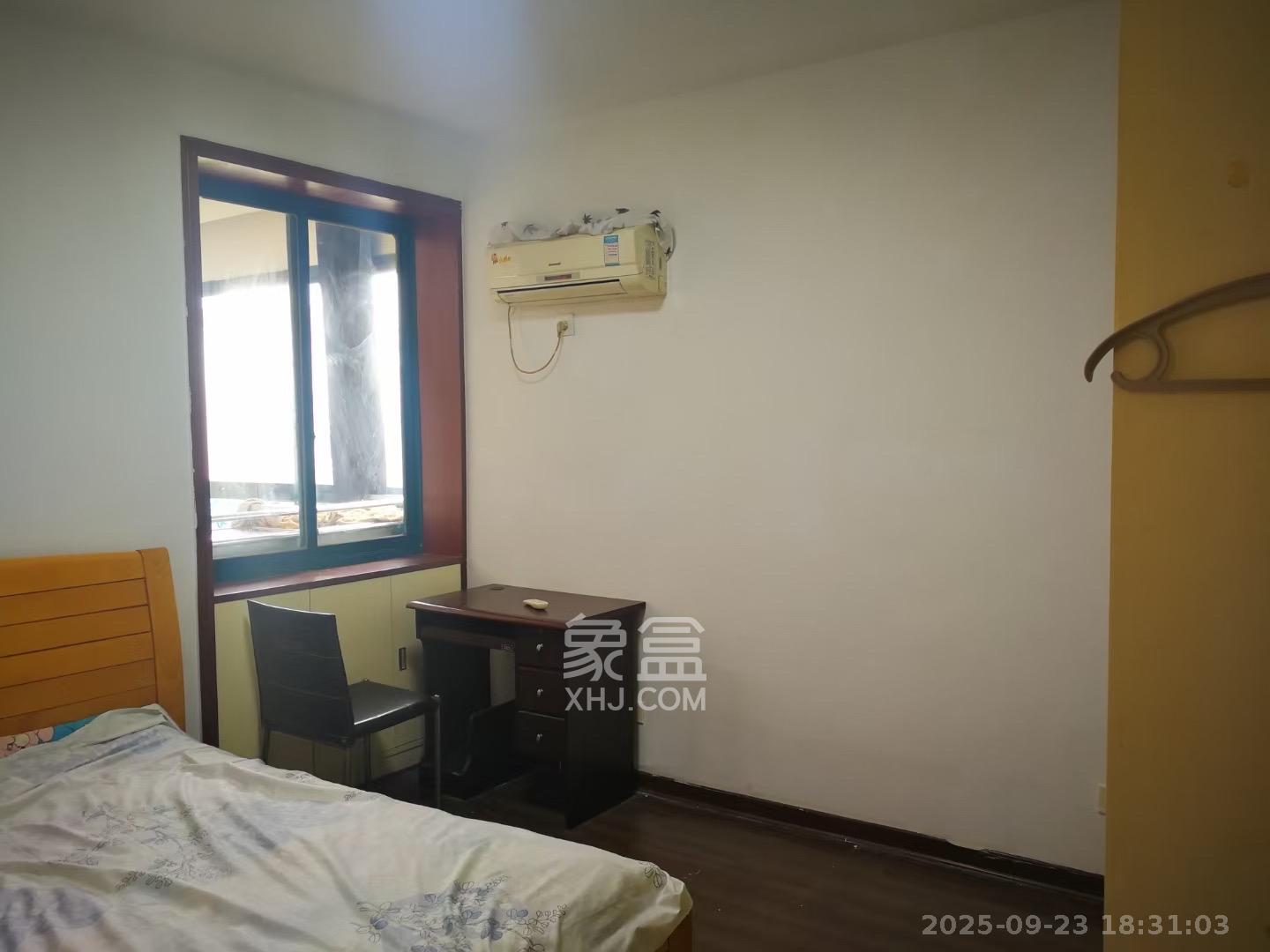 东方新城  2室2厅1卫    2100.0元/月室内图