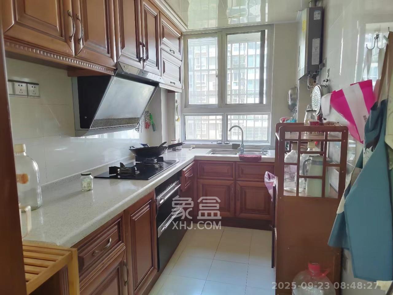 天翔新新家园 3室2厅2卫 2600.0元/月 天翔新新家园 3室2厅2卫 2600.0元/月室内图