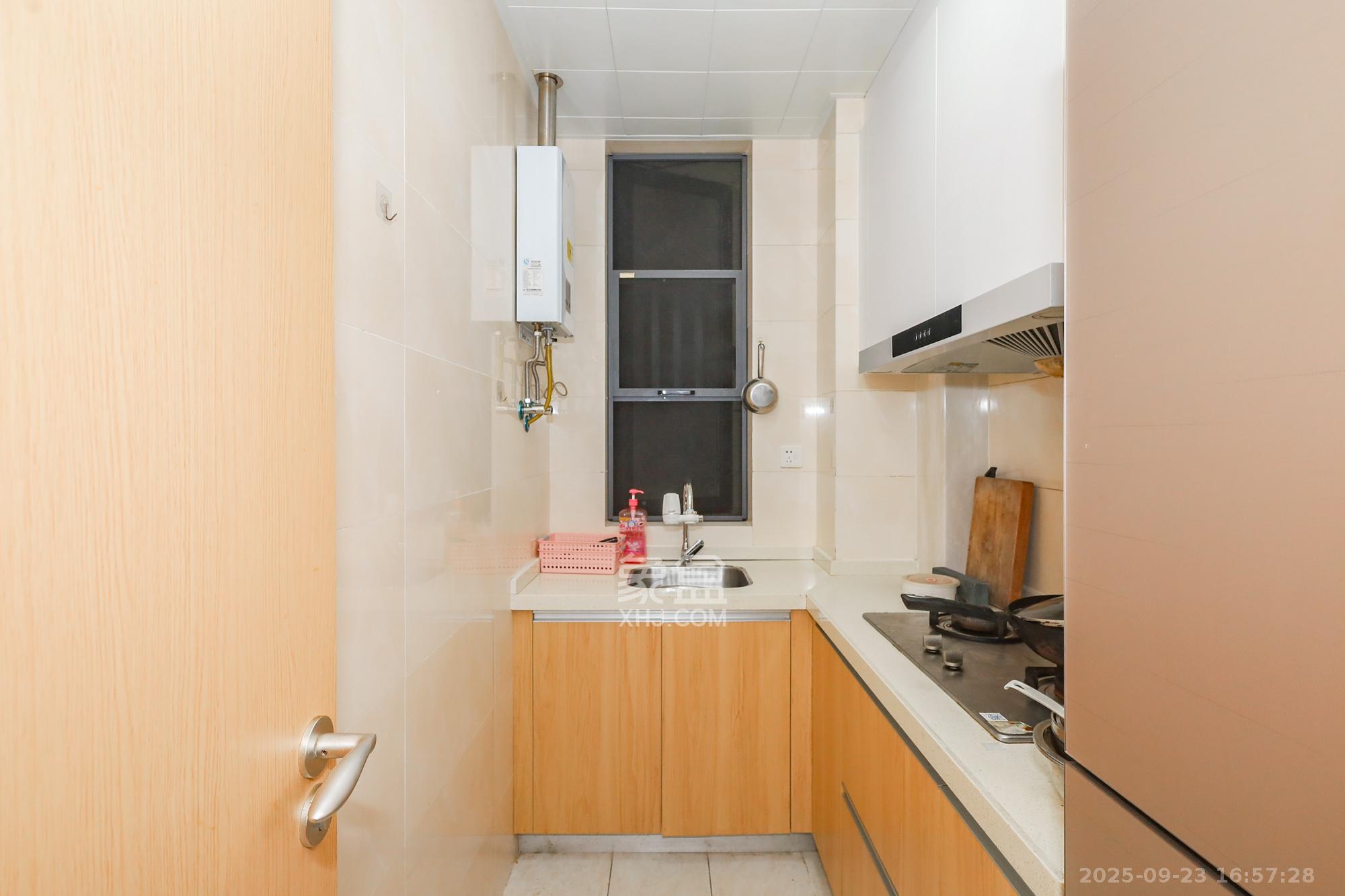 启迪协信中心  2室2厅1卫    68.0万 启迪协信中心  2室2厅1卫    68.0万厨房