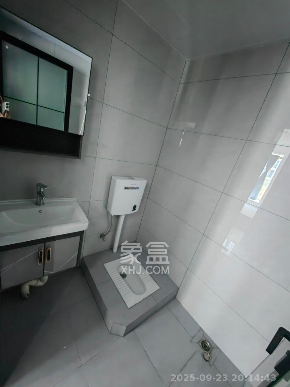 惟智园安置小区 1室2厅1卫 1350.0元/月 惟智园安置小区 1室2厅1卫 1350.0元/月室内图