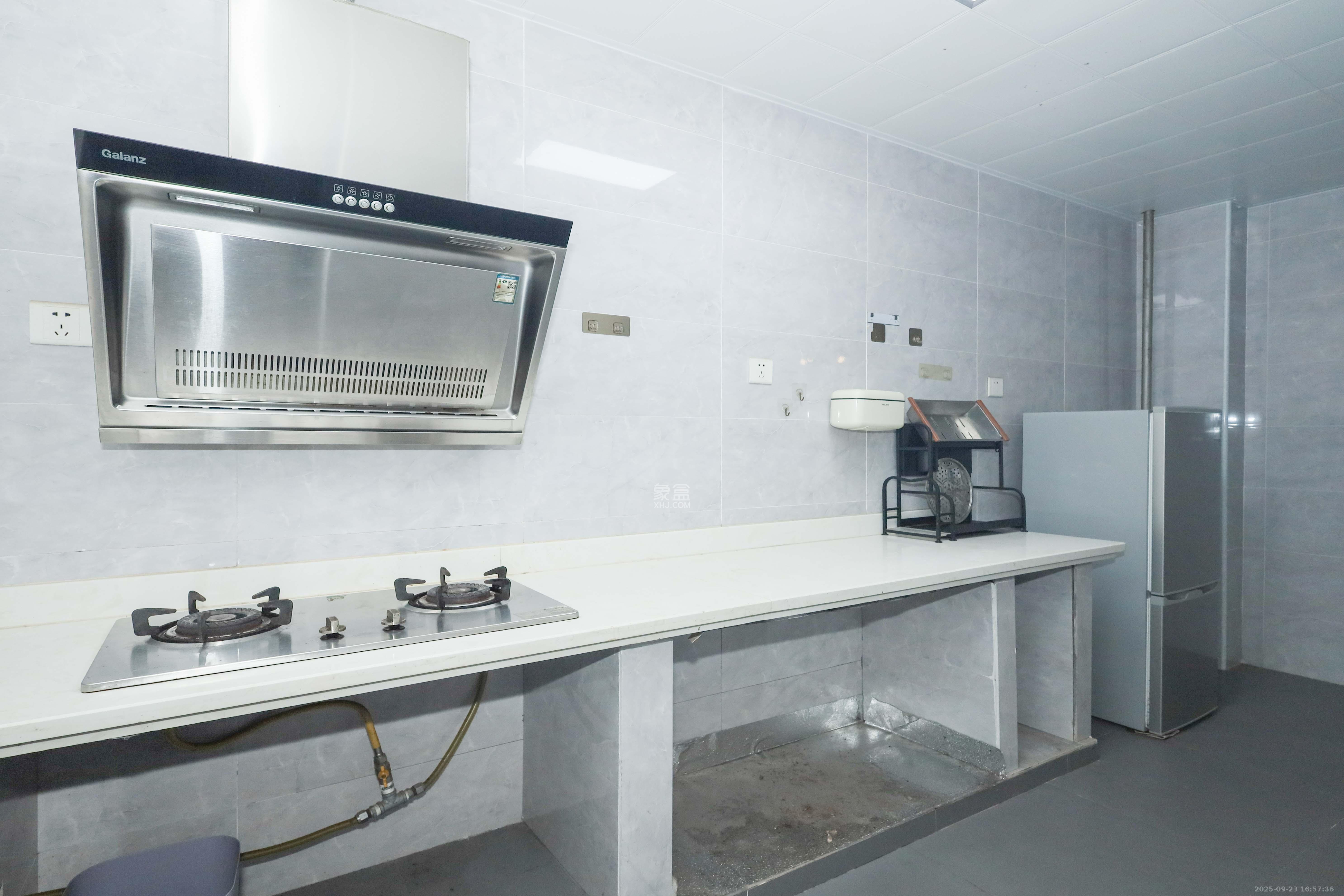 保利麓谷林语A区  2室1厅1卫    68.0万厨房