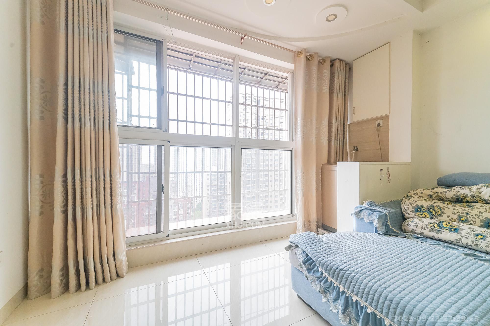 泊林晶城  3室2厅1卫    48.8万阳台