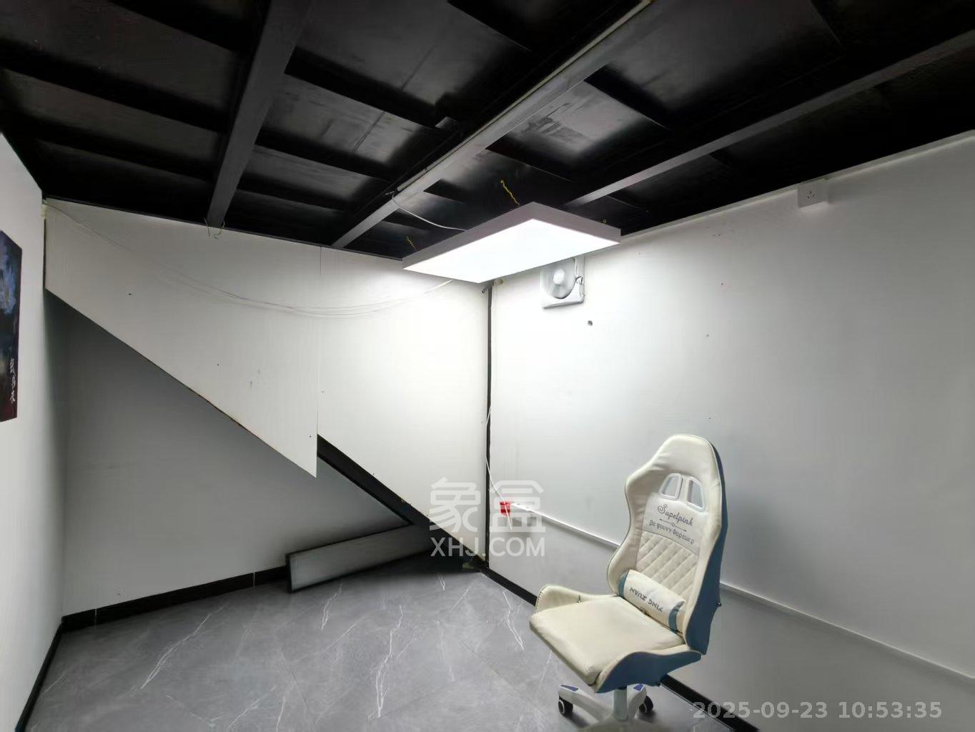 华润置地广场二期 6室1厅1卫 2500.0元/月 华润置地广场二期 6室1厅1卫 2500.0元/月室内图