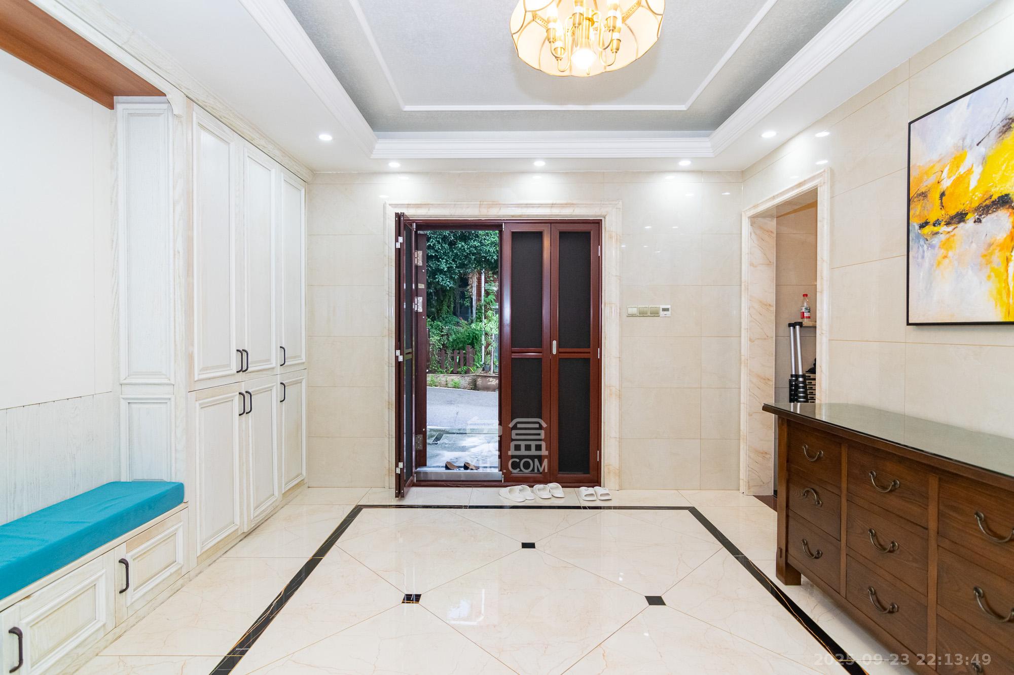 悦禧国际山庄 5室3厅4卫 438.0万 悦禧国际山庄 5室3厅4卫 438.0万其他