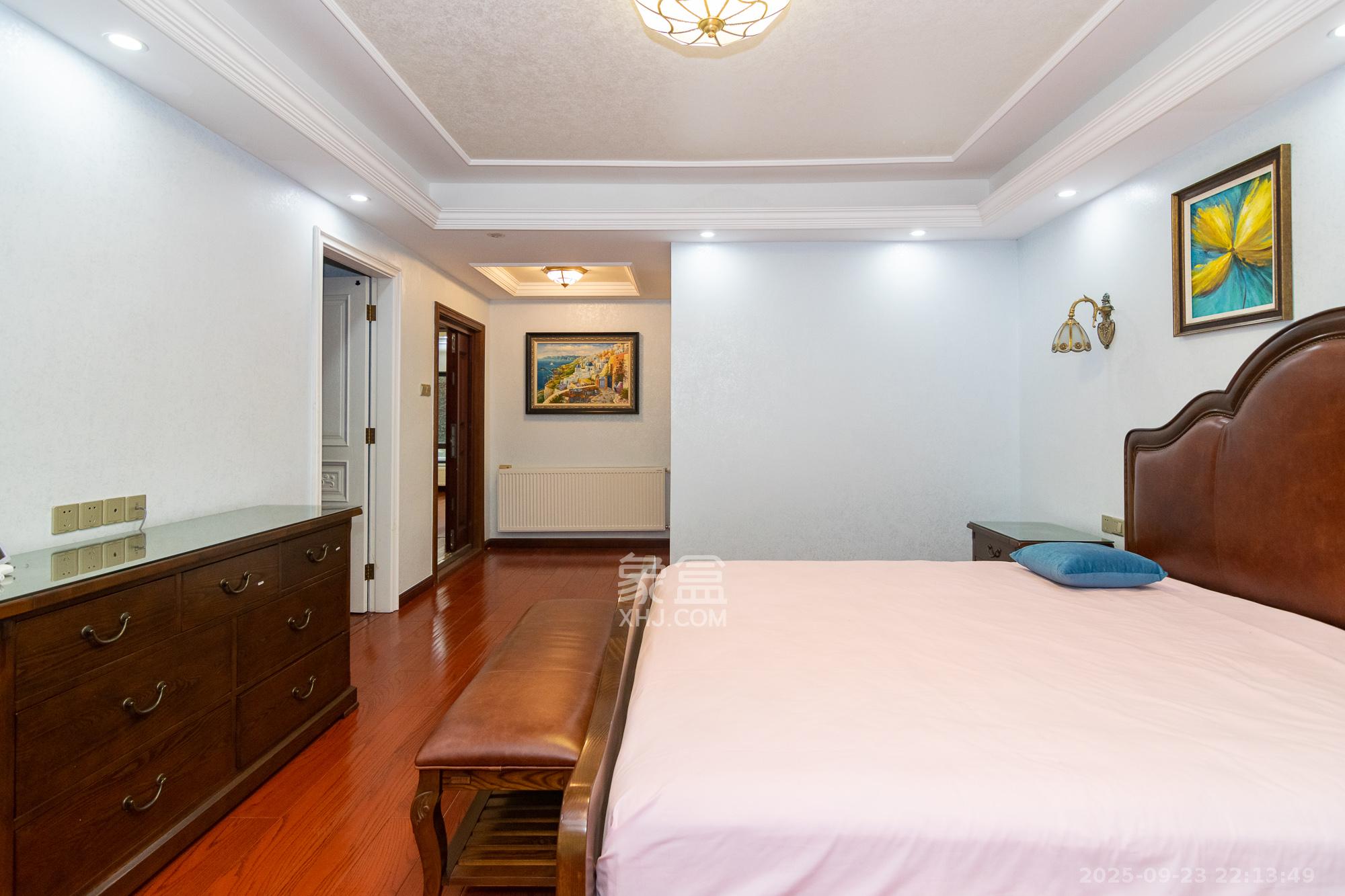 悦禧国际山庄 5室3厅4卫 438.0万 悦禧国际山庄 5室3厅4卫 438.0万卧室