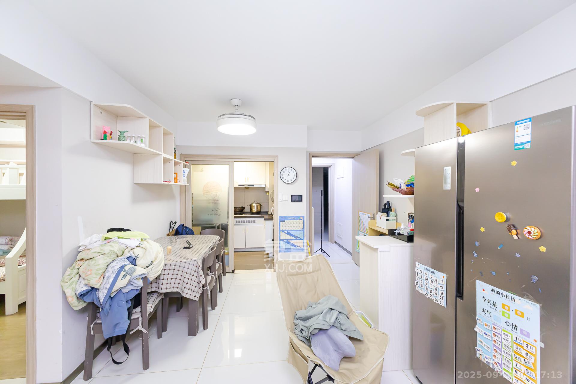 时代倾城三期  2室2厅1卫    62.0万客厅