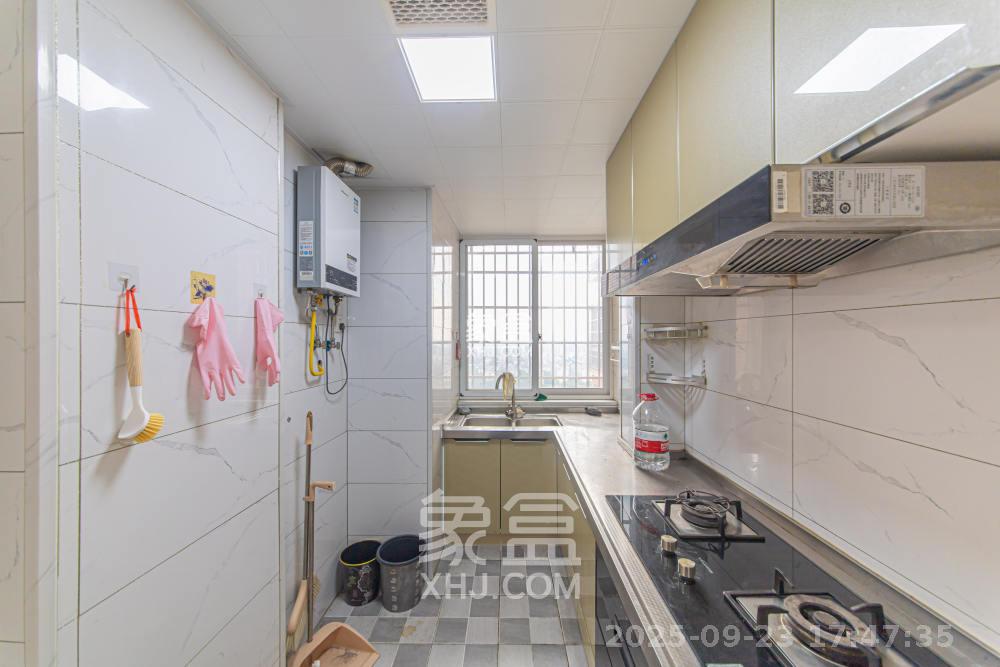 凯富南方鑫城  3室2厅1卫    2400.0元/月室内图