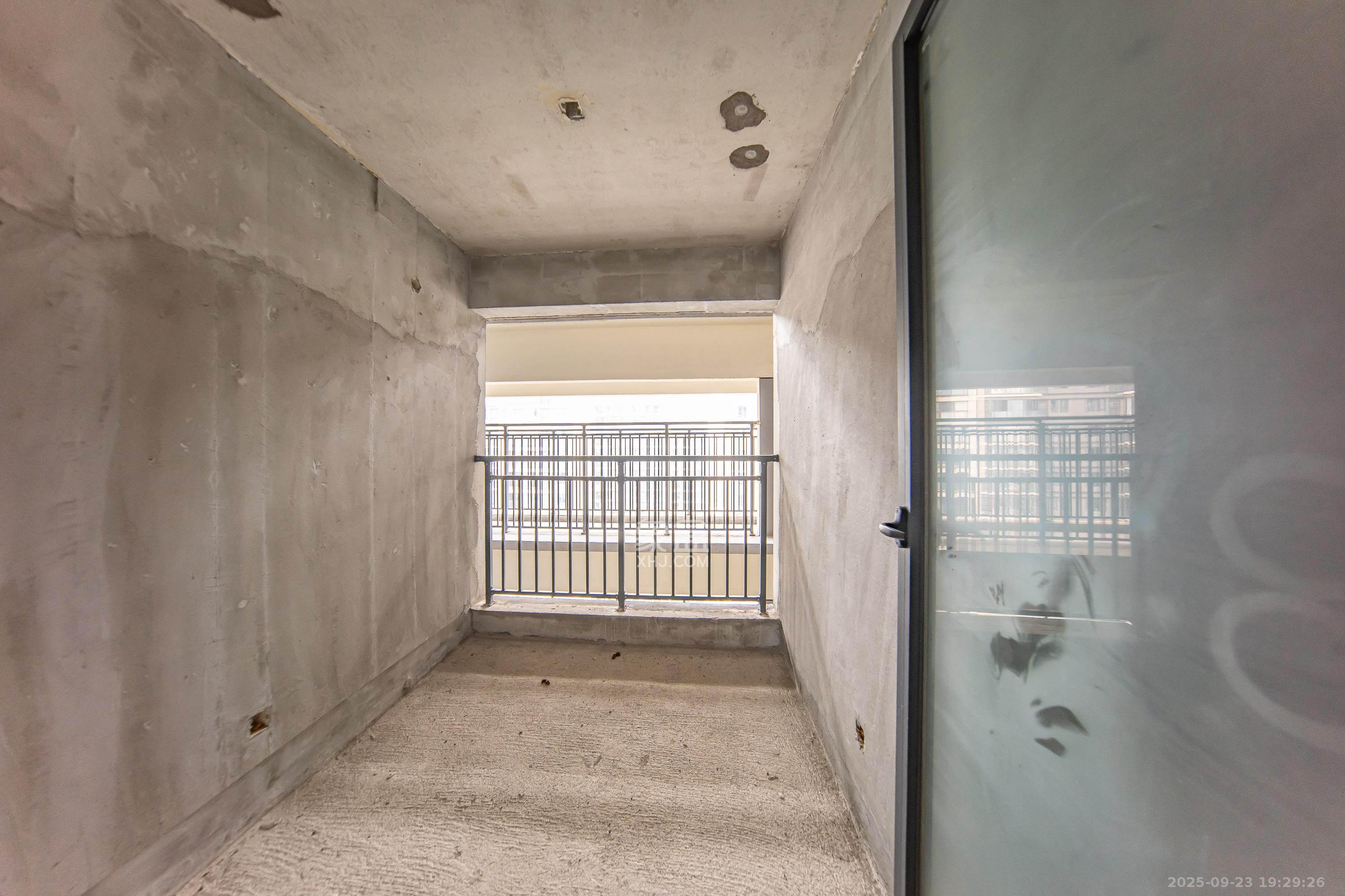 汉高学士府 3室2厅2卫 72.8万 汉高学士府 3室2厅2卫 72.8万卧室