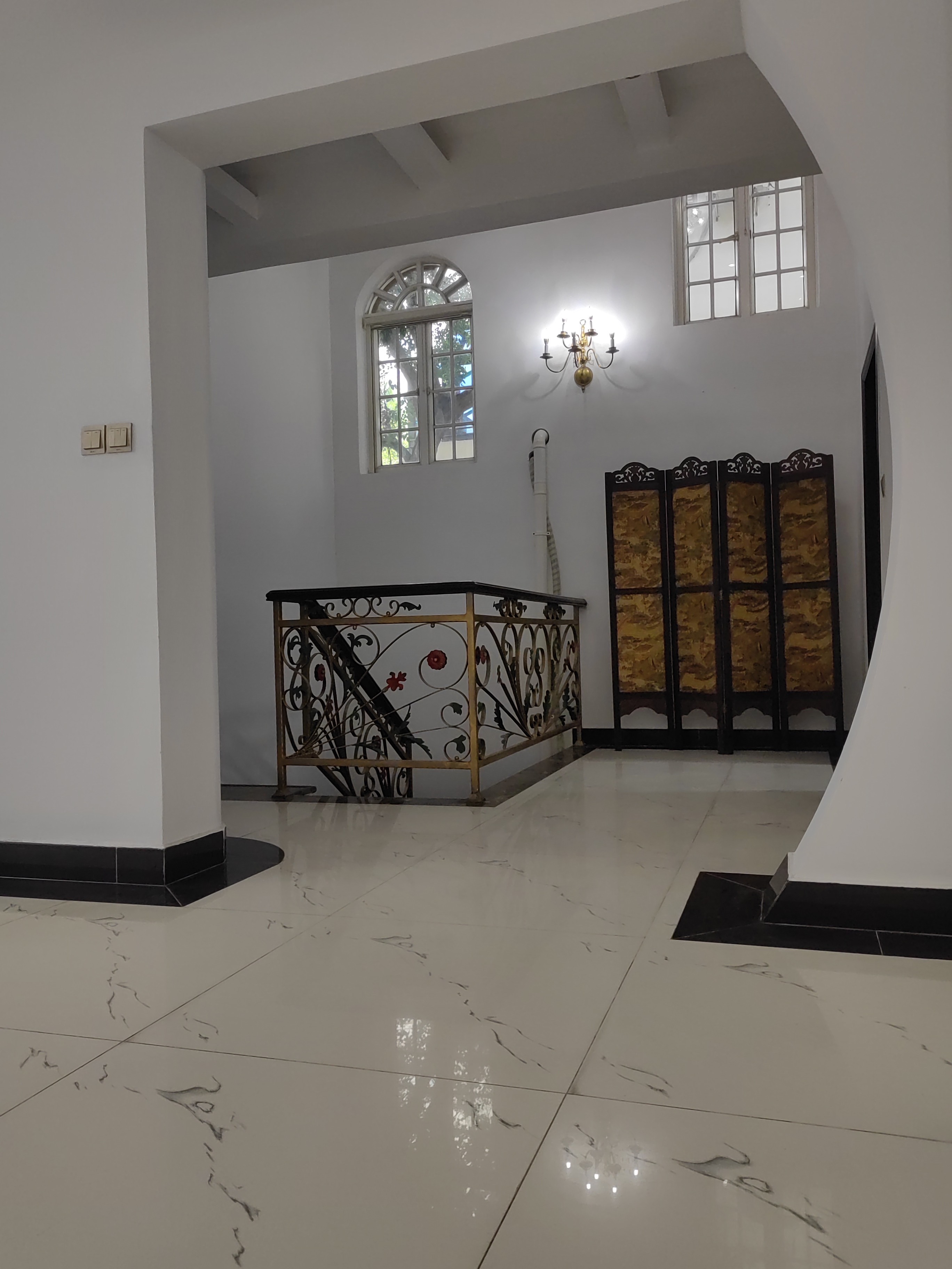 半山花园别墅  6室3厅1卫    29000.0元/月室内图