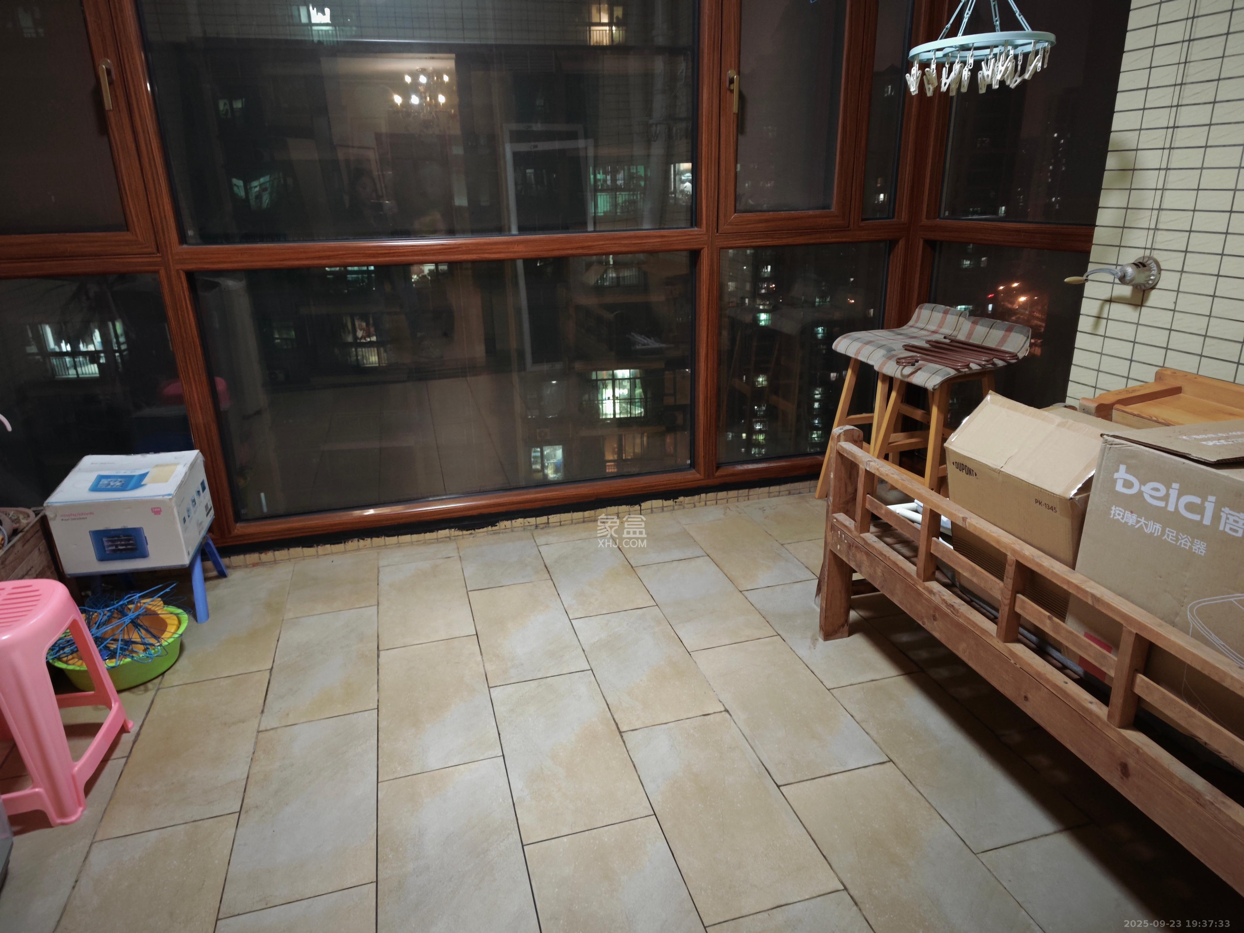 恒大华府 2室2厅2卫 2400.0元/月 恒大华府 2室2厅2卫 2400.0元/月室内图