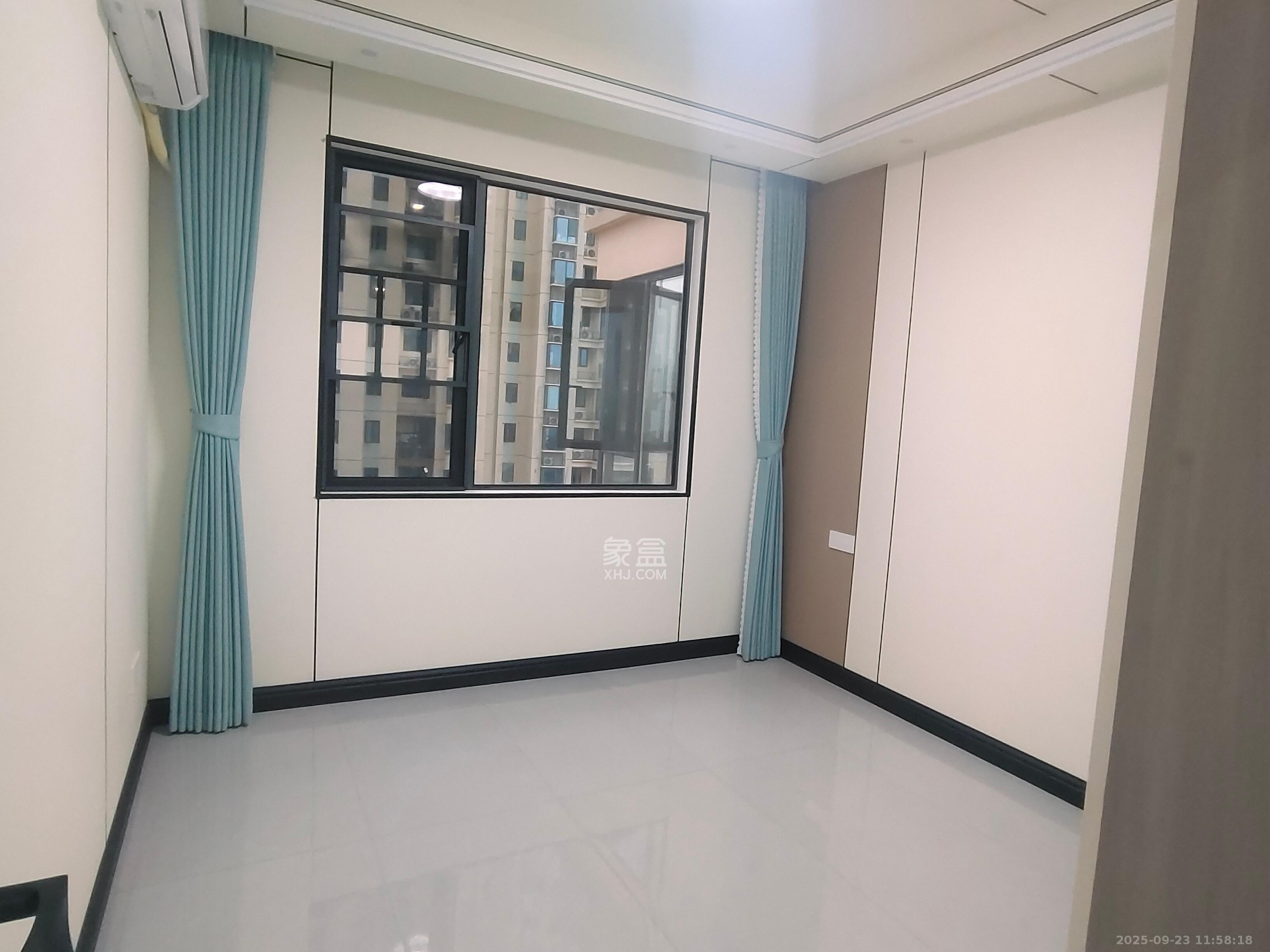 岭福家苑(天心佳苑) 4室2厅2卫 4300.0元/月 岭福家苑(天心佳苑) 4室2厅2卫 4300.0元/月室内图