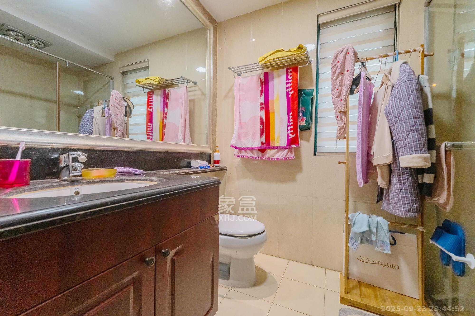 恒大翡翠华庭  4室2厅2卫    109.8万卫生间