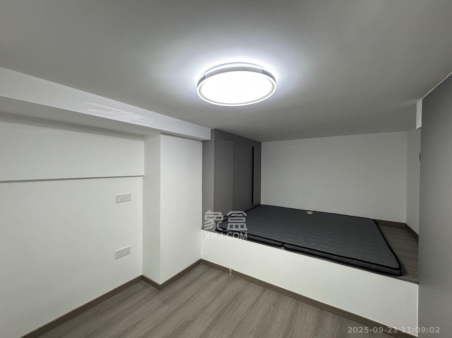 卓越中寰 2室1厅1卫 2300.0元/月 卓越中寰 2室1厅1卫 2300.0元/月室内图