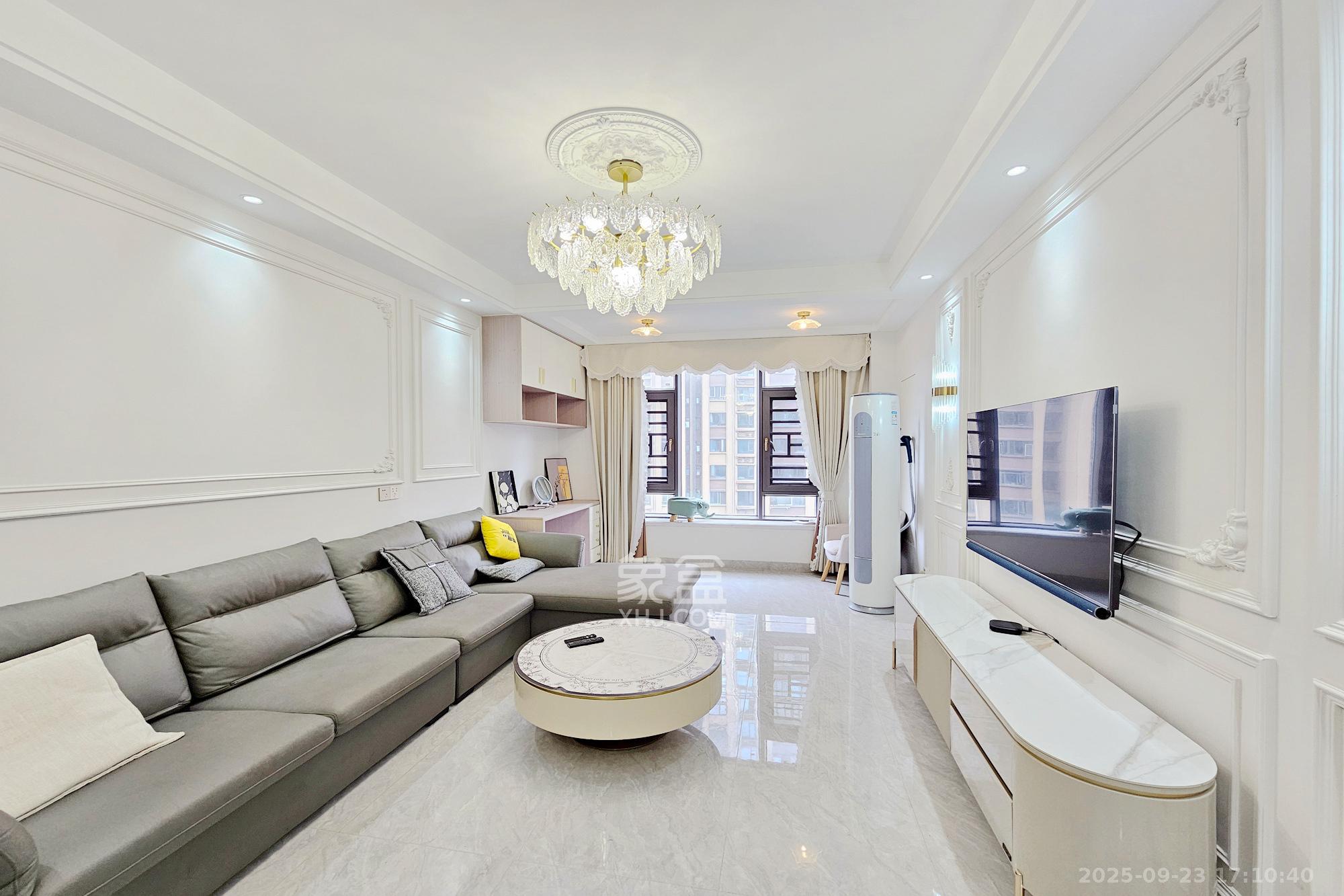 阳光城尚东湾青云苑 2室2厅1卫 100.0万 阳光城尚东湾青云苑 2室2厅1卫 100.0万客厅