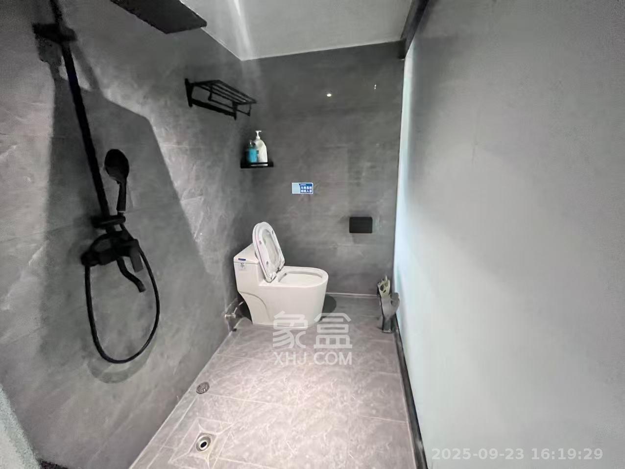 王府井公寓（福源公寓）  4室2厅2卫    6000.0元/月室内图