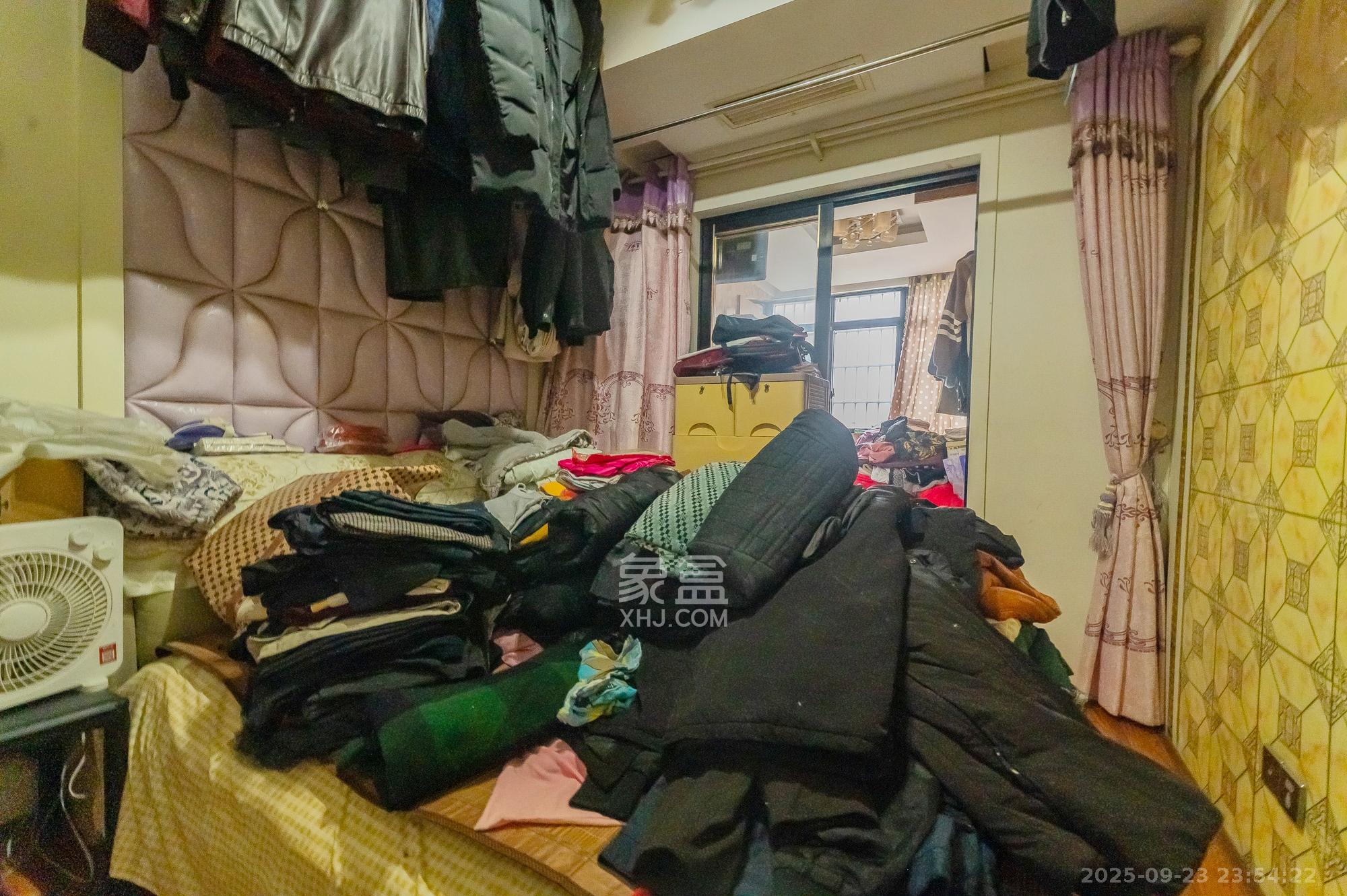 幸福里润城（幸福里二期）  3室2厅2卫    73.8万卧室