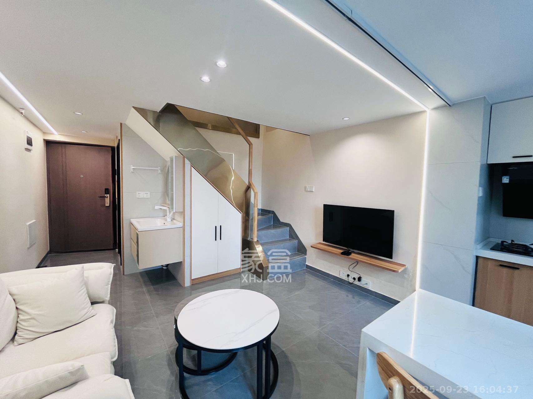 卓越中寰 2室1厅1卫 2800.0元/月 卓越中寰 2室1厅1卫 2800.0元/月室内图