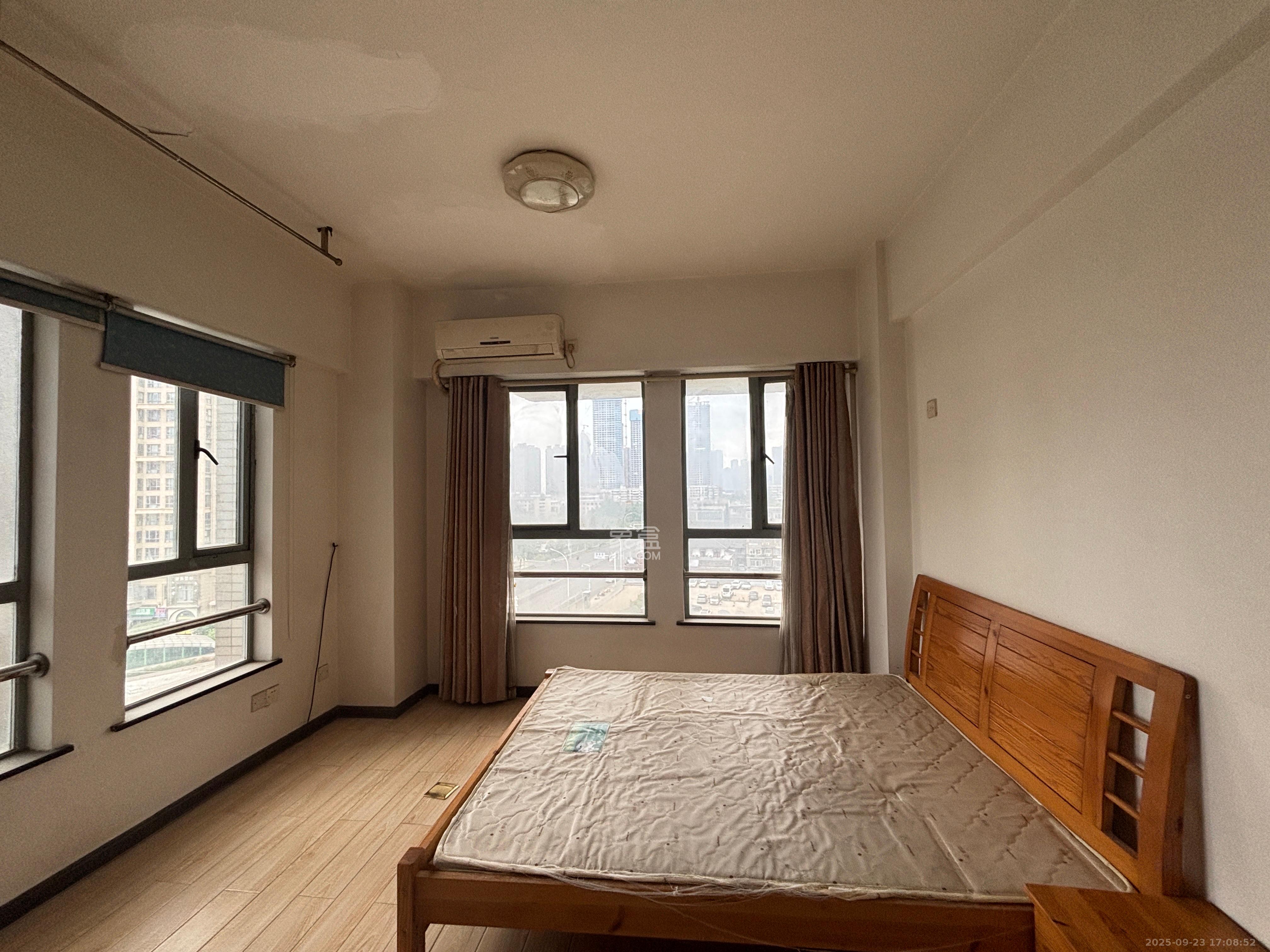 东宸19公馆  1室1厅1卫    1700.0元/月室内图