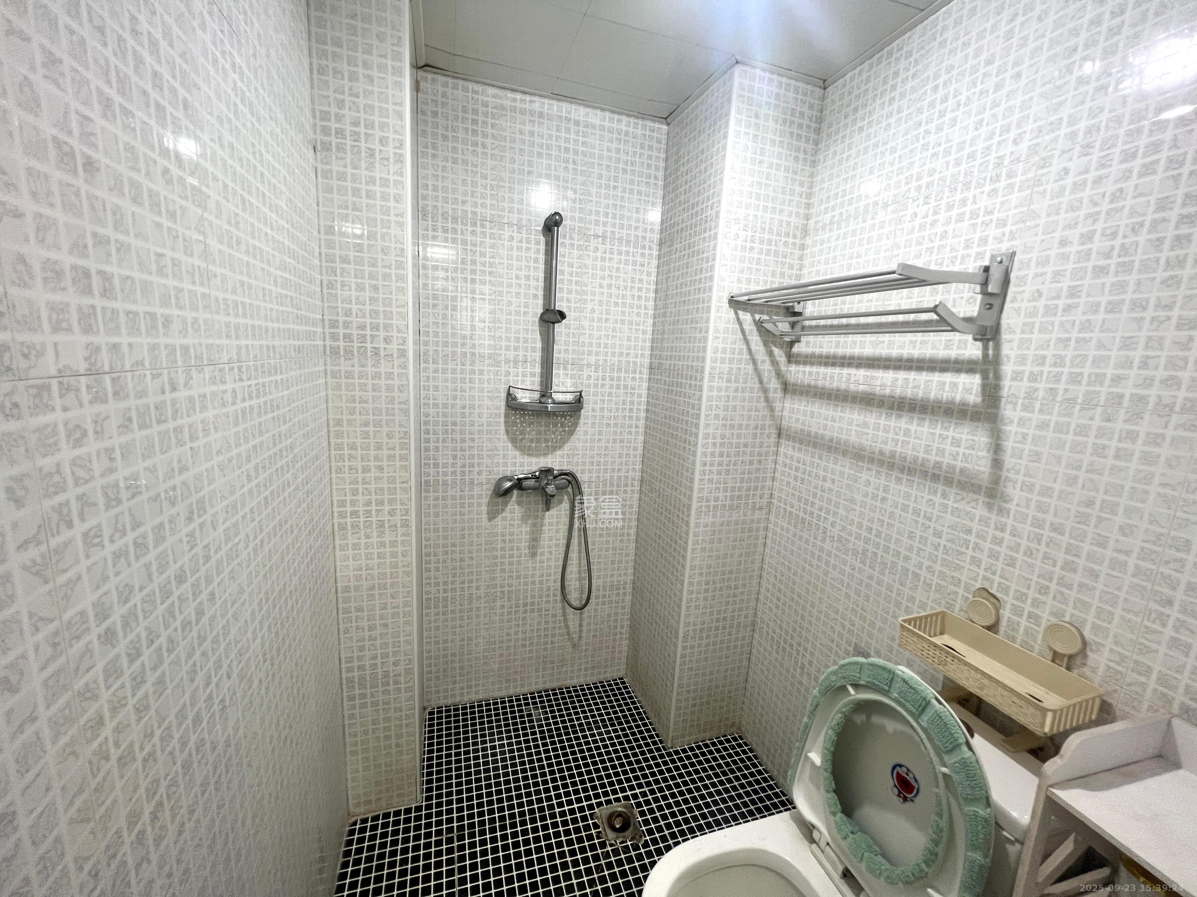 山水花都 1室1厅1卫 1400.0元/月 山水花都 1室1厅1卫 1400.0元/月室内图