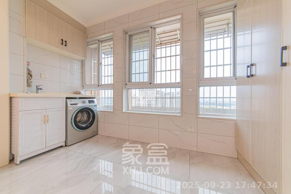 凯富南方鑫城  3室2厅1卫    2400.0元/月室内图