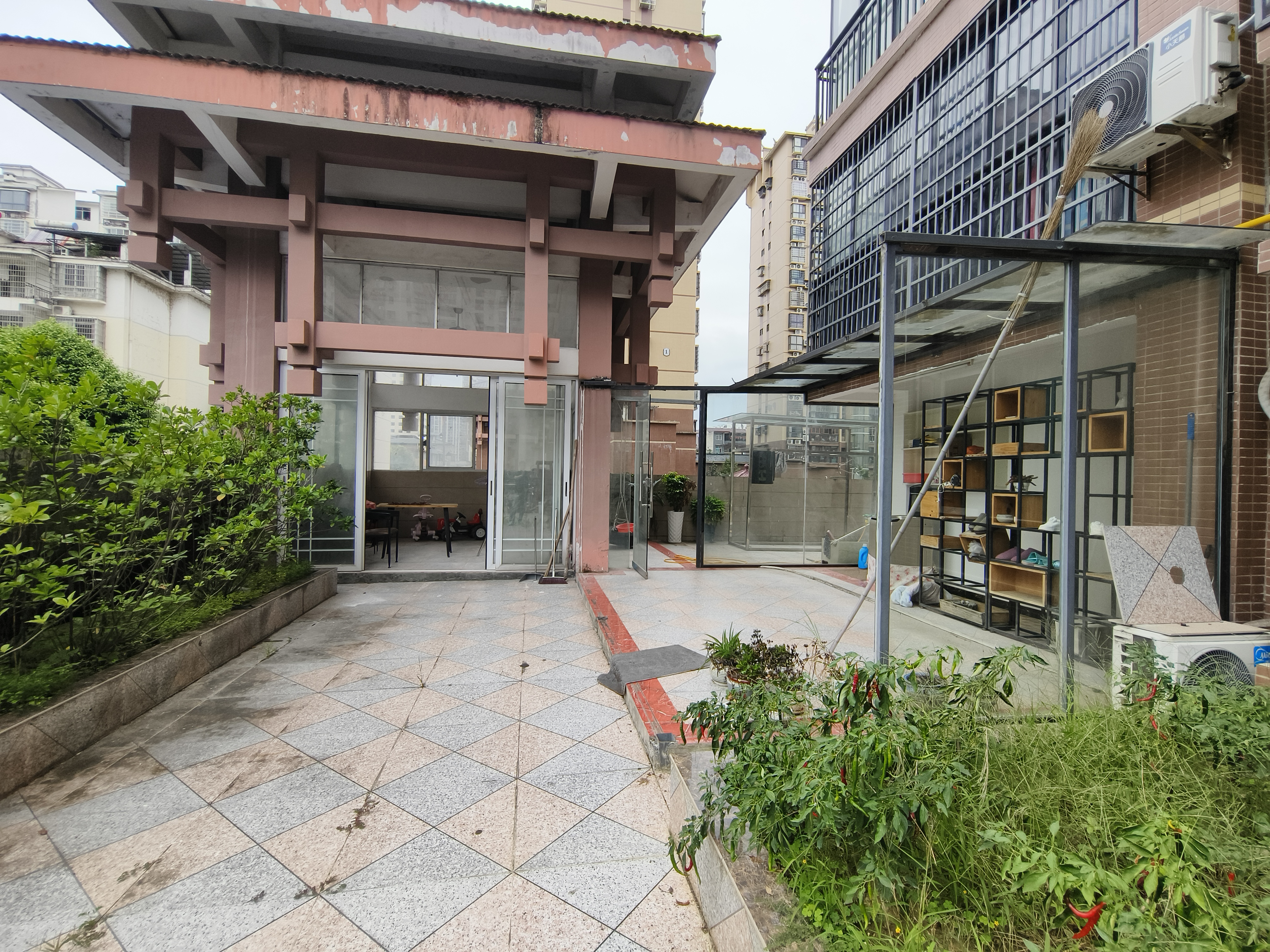 大庸王府  3室2厅2卫   88.00万客厅