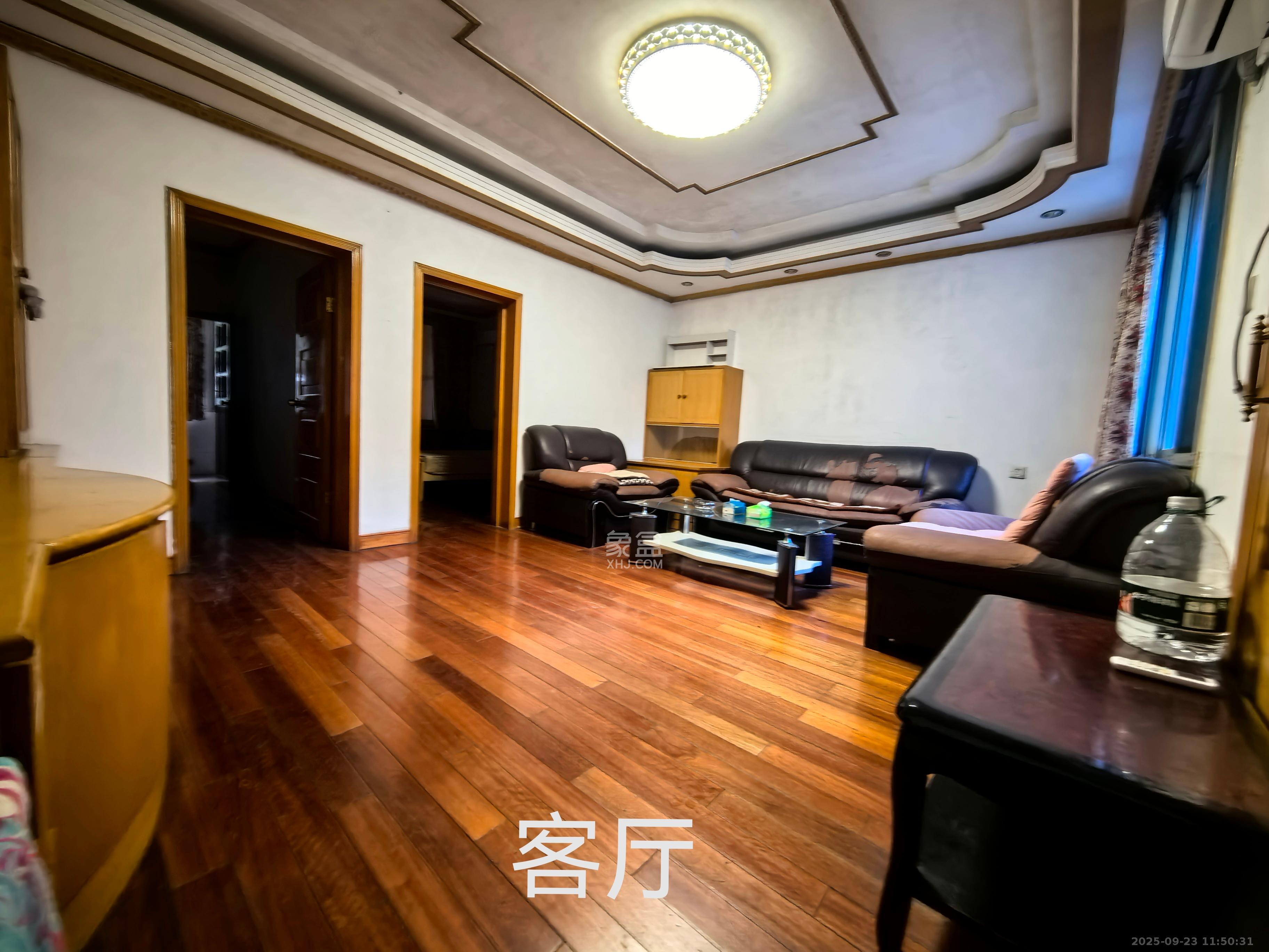 金科园  3室2厅1卫   2300.00元/月