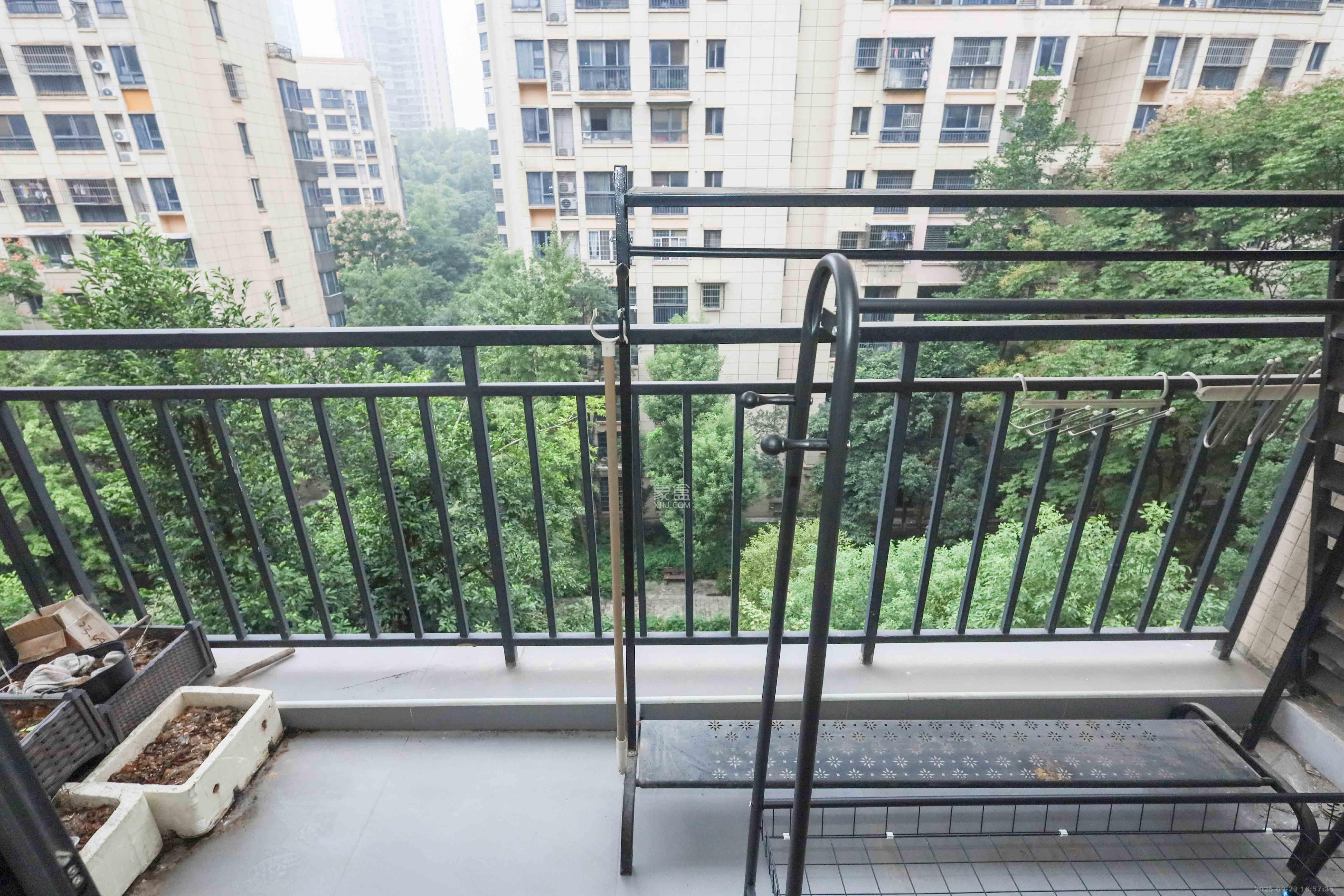 保利麓谷林语A区  2室1厅1卫    68.0万阳台