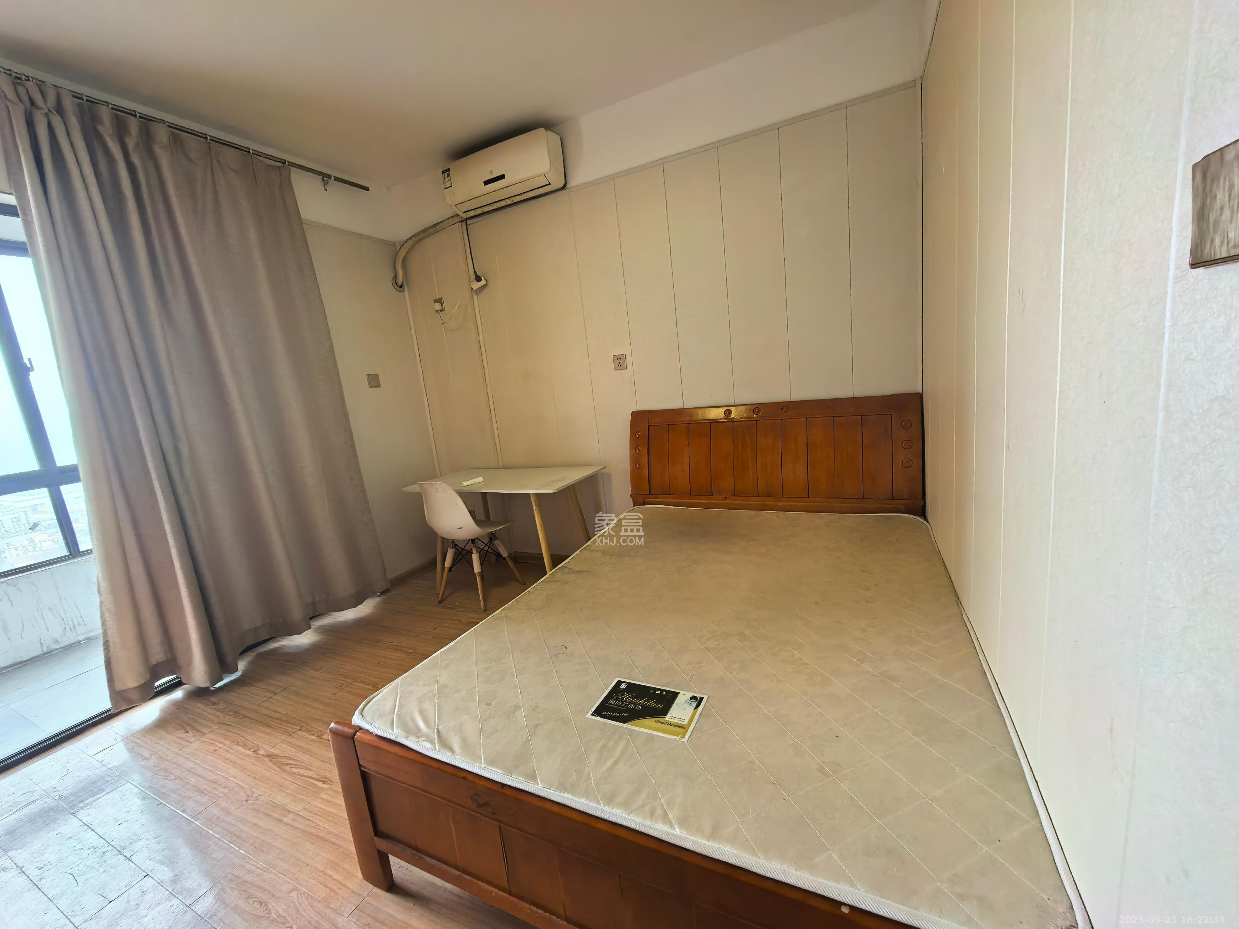 华润置地广场二期 3室2厅3卫 2000.0元/月 华润置地广场二期 3室2厅3卫 2000.0元/月室内图