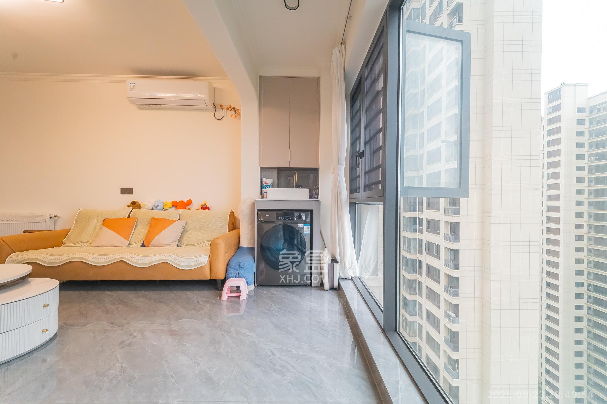 旭辉美的东樾城  3室2厅2卫    89.8万阳台