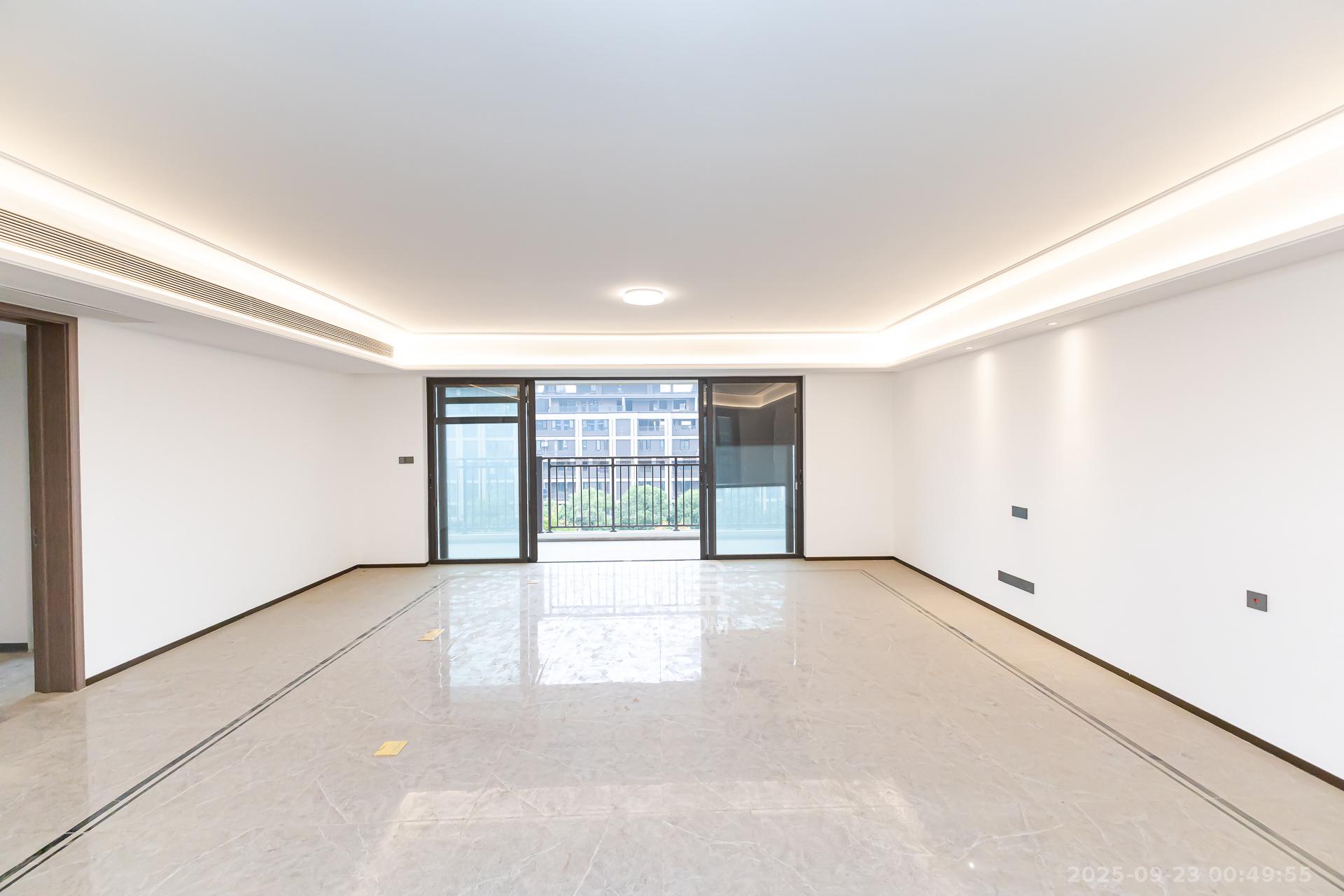 时代建发和著 4室2厅3卫 255.0万 时代建发和著 4室2厅3卫 255.0万客厅