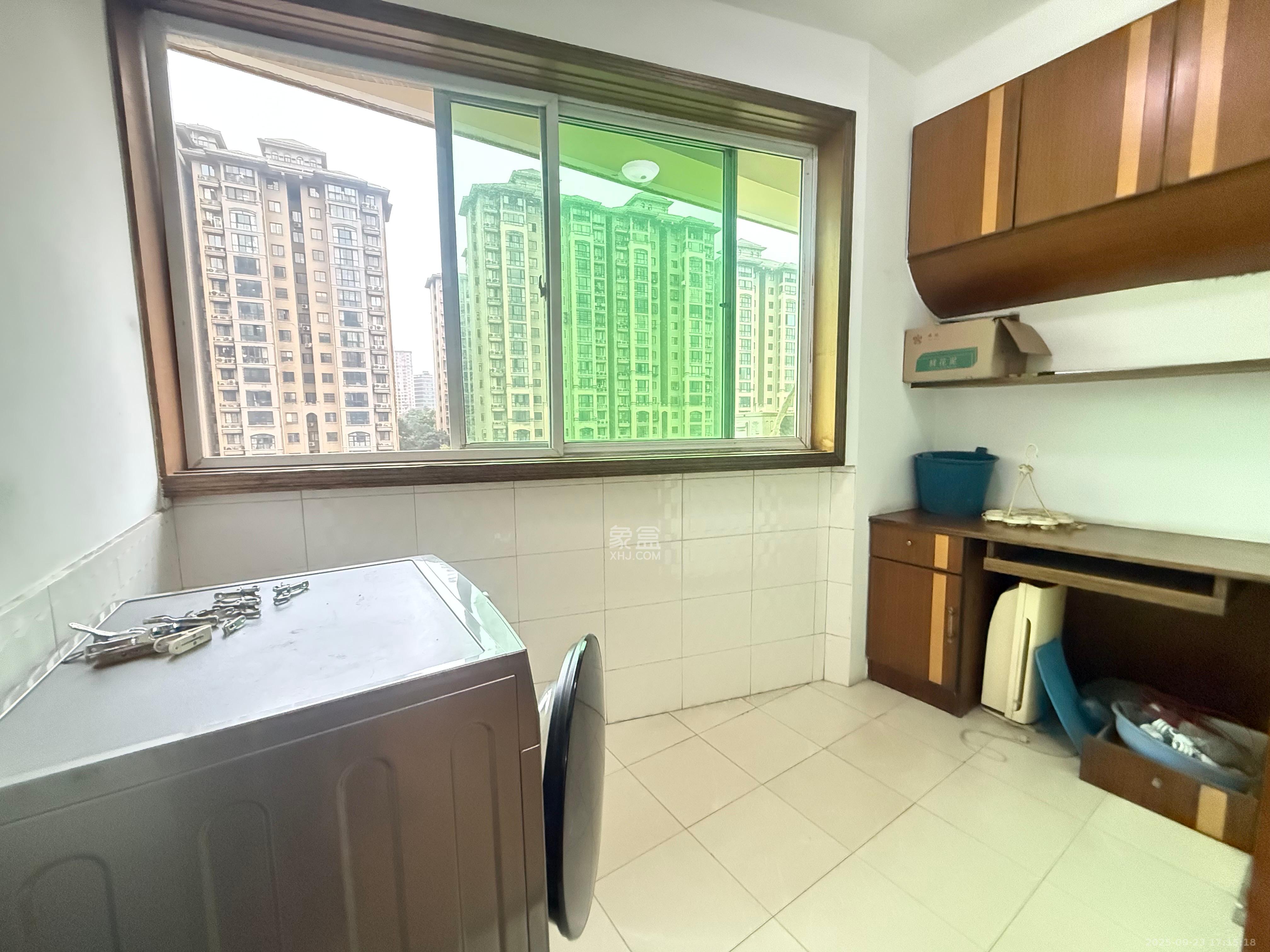 咸嘉新村嘉旺苑 3室2厅2卫 2500.0元/月 咸嘉新村嘉旺苑 3室2厅2卫 2500.0元/月室内图