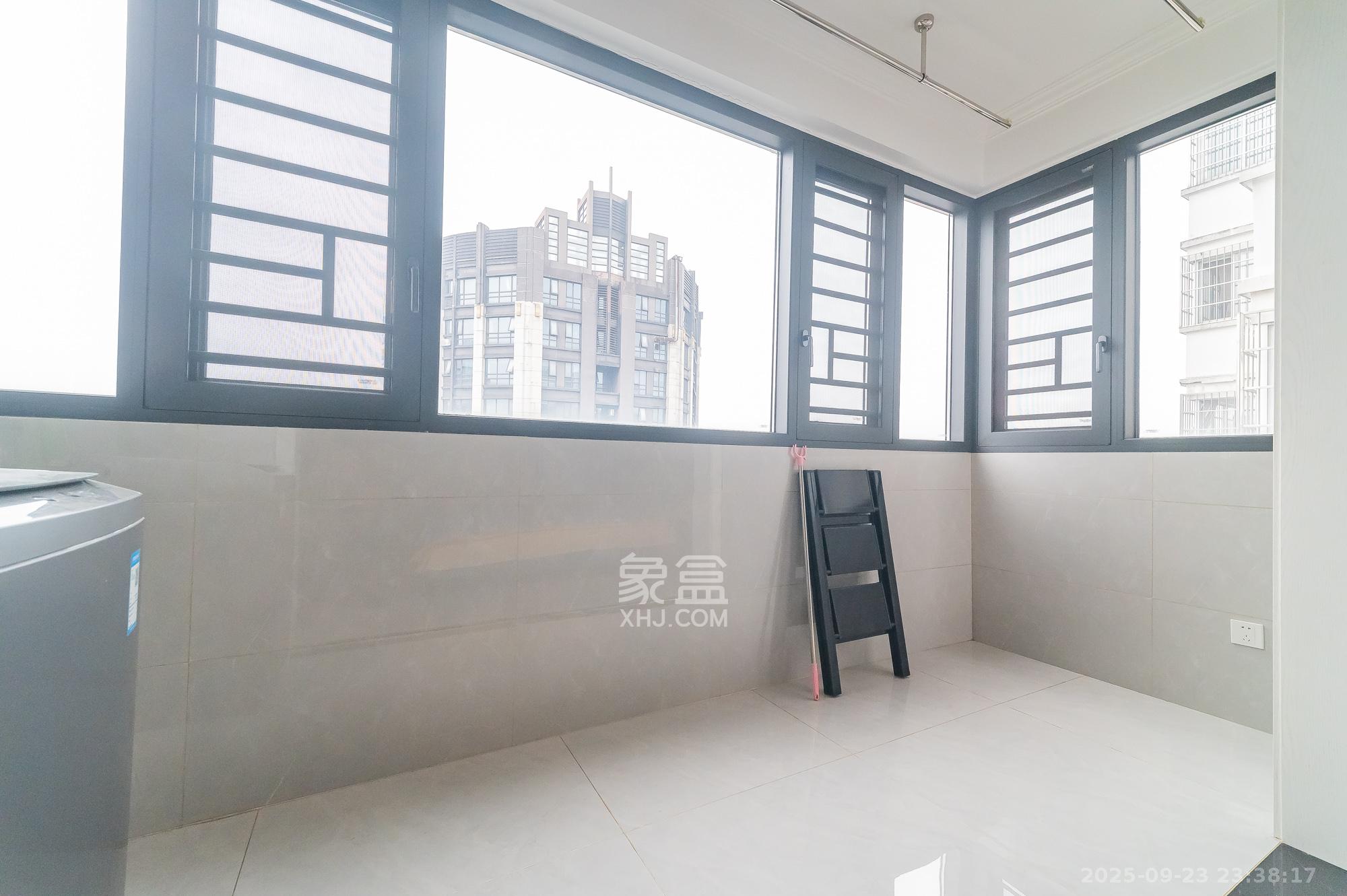 锦璨家园 3室2厅2卫 75.80万 锦璨家园 3室2厅2卫 75.80万阳台