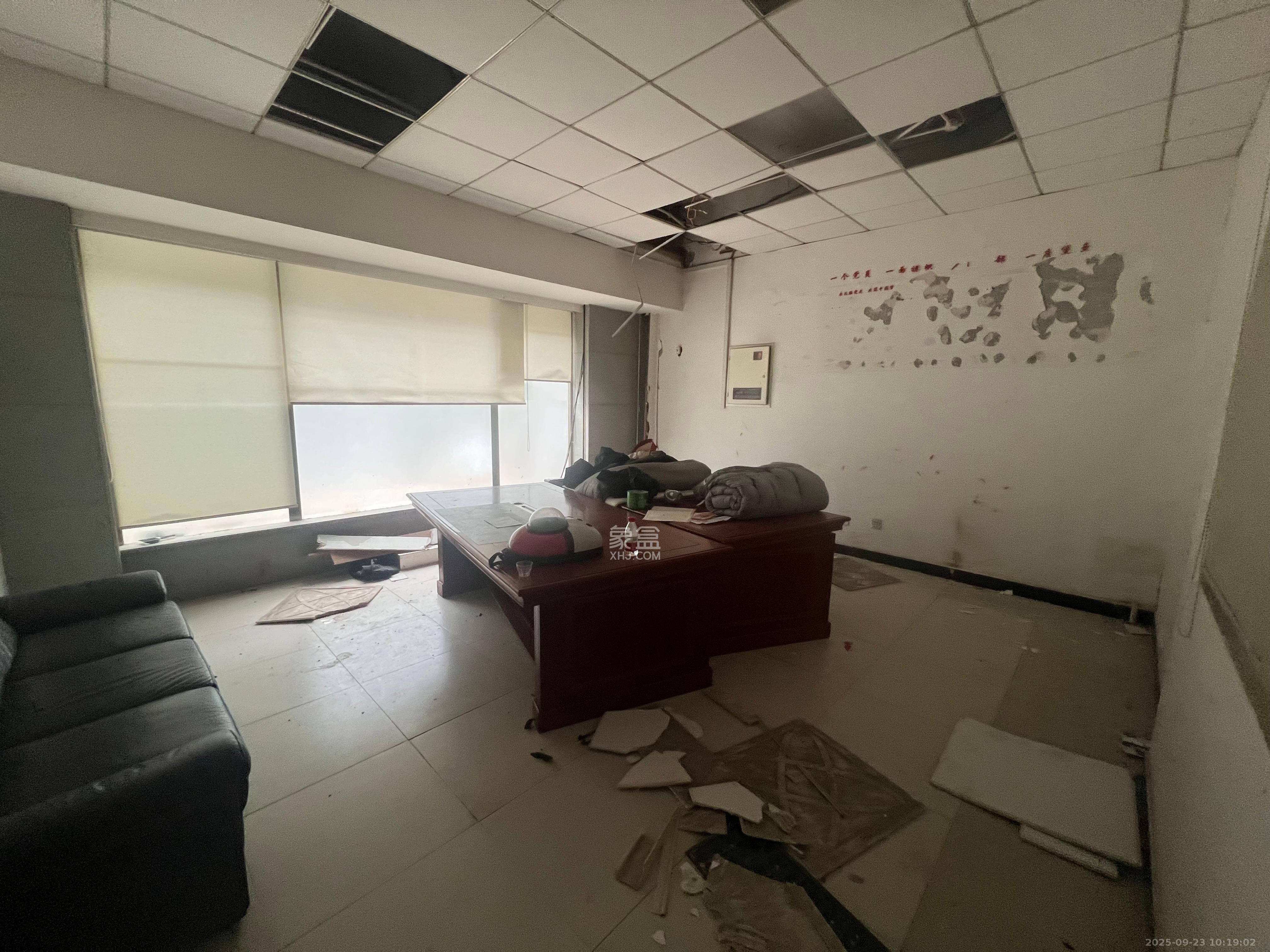 满庭芳小区   95.94㎡      7400.0元/月室内图