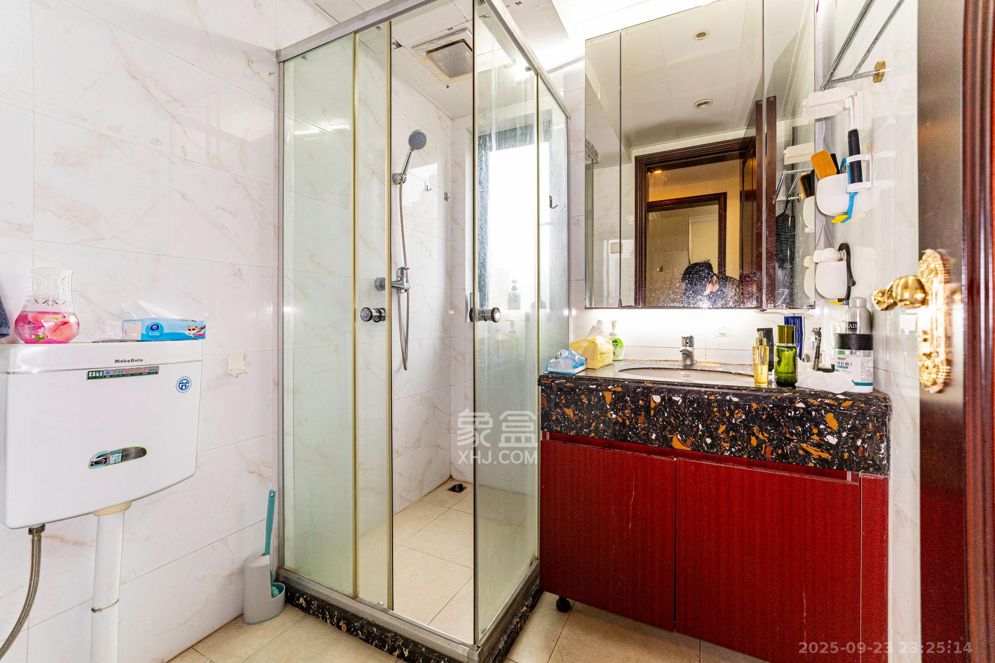 恒大雅苑  4室2厅2卫    114.6万卫生间