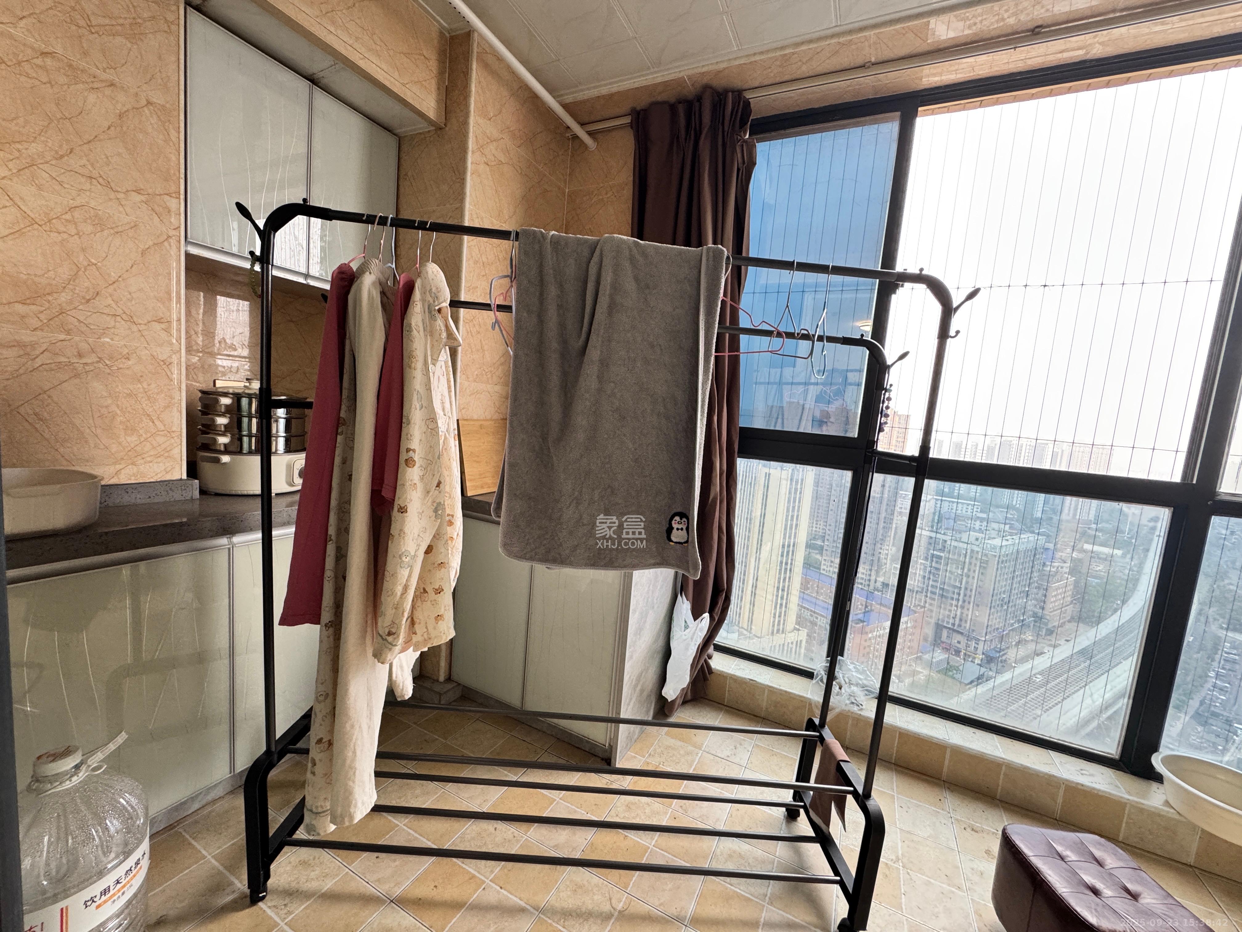 山水湾  1室1厅1卫    1350.0元/月室内图