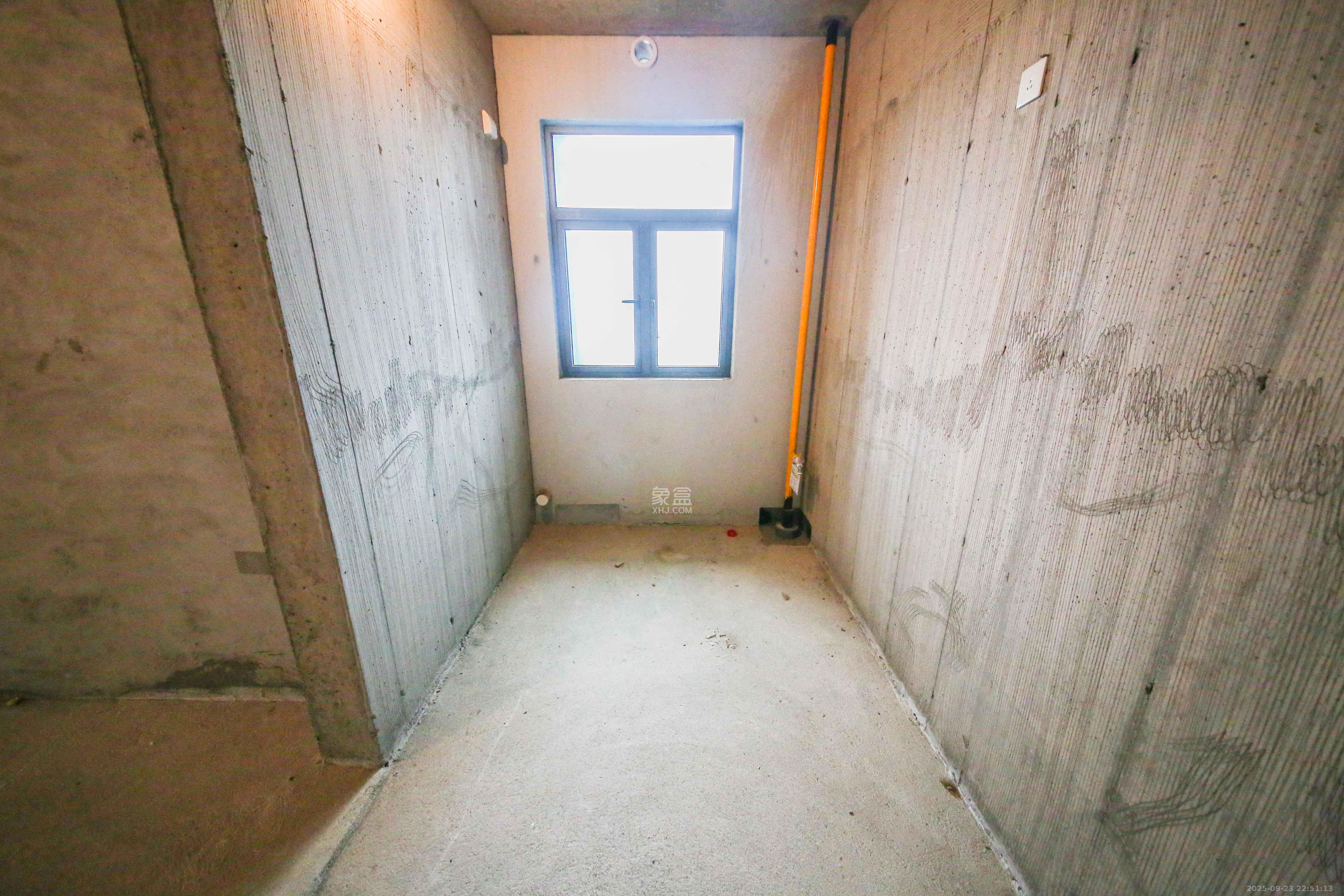 中建钰和城  4室2厅2卫    160.0万厨房