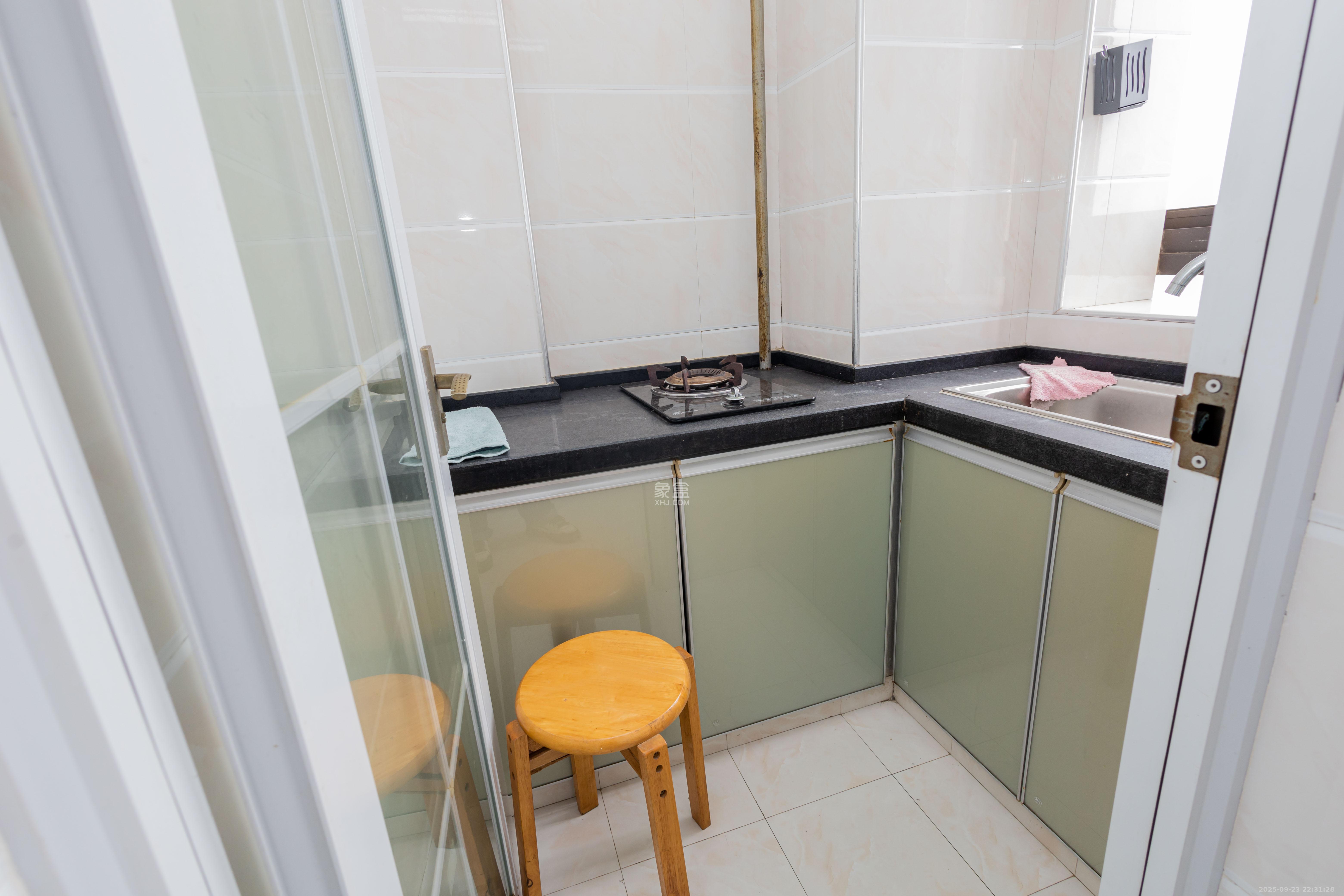 爵士湘  1室1厅1卫    16.8万 爵士湘  1室1厅1卫    16.8万厨房