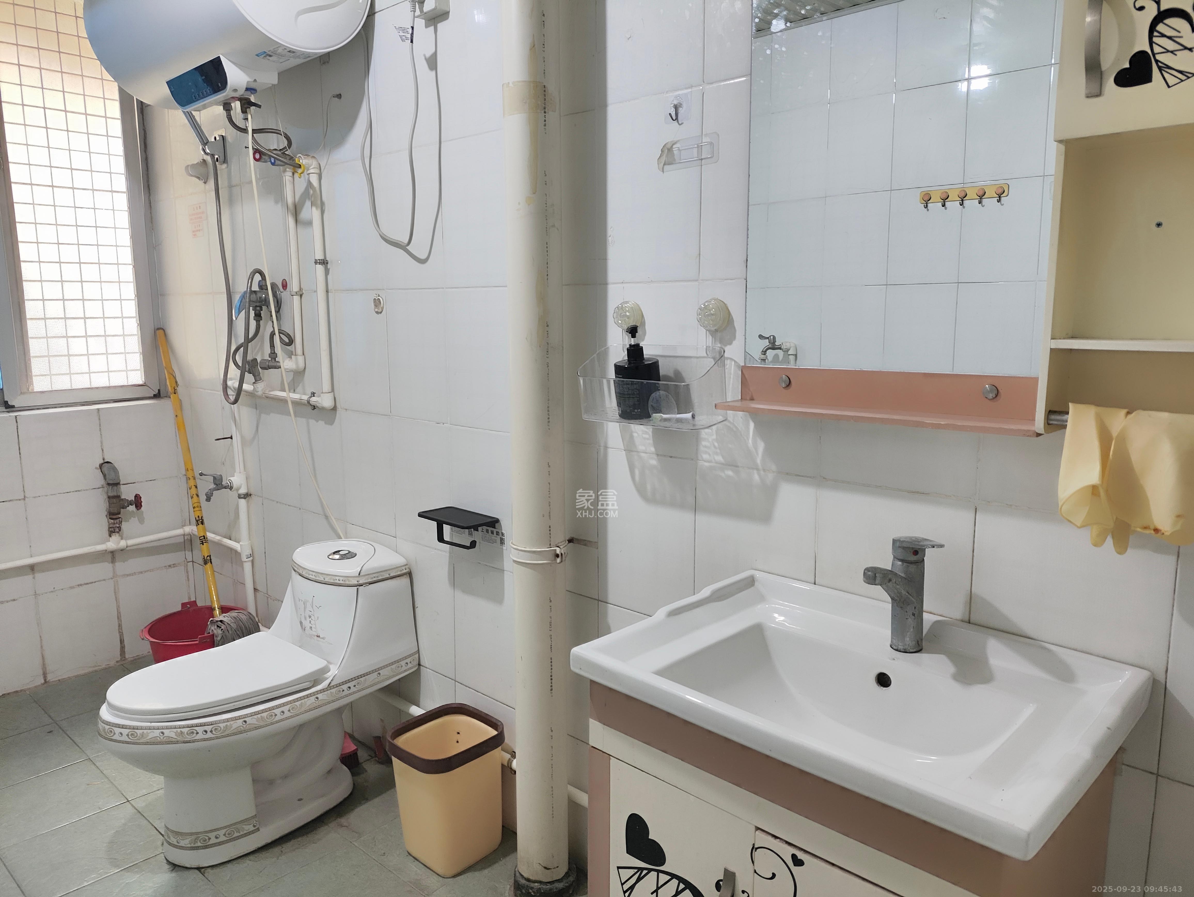 翡翠林居  2室2厅1卫    1300.0元/月室内图