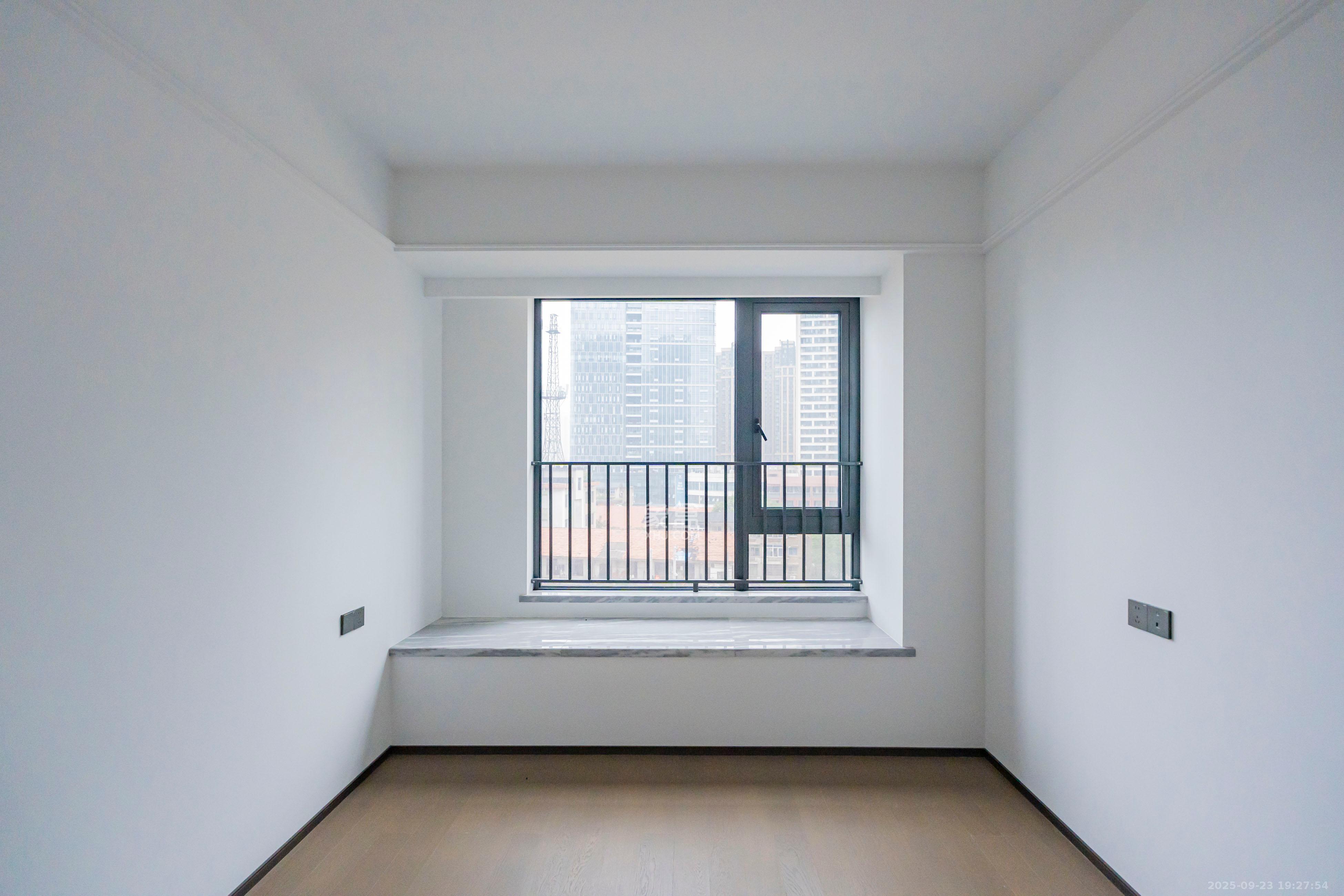 建发养云  4室2厅3卫    530.0万 建发养云  4室2厅3卫    530.0万卧室