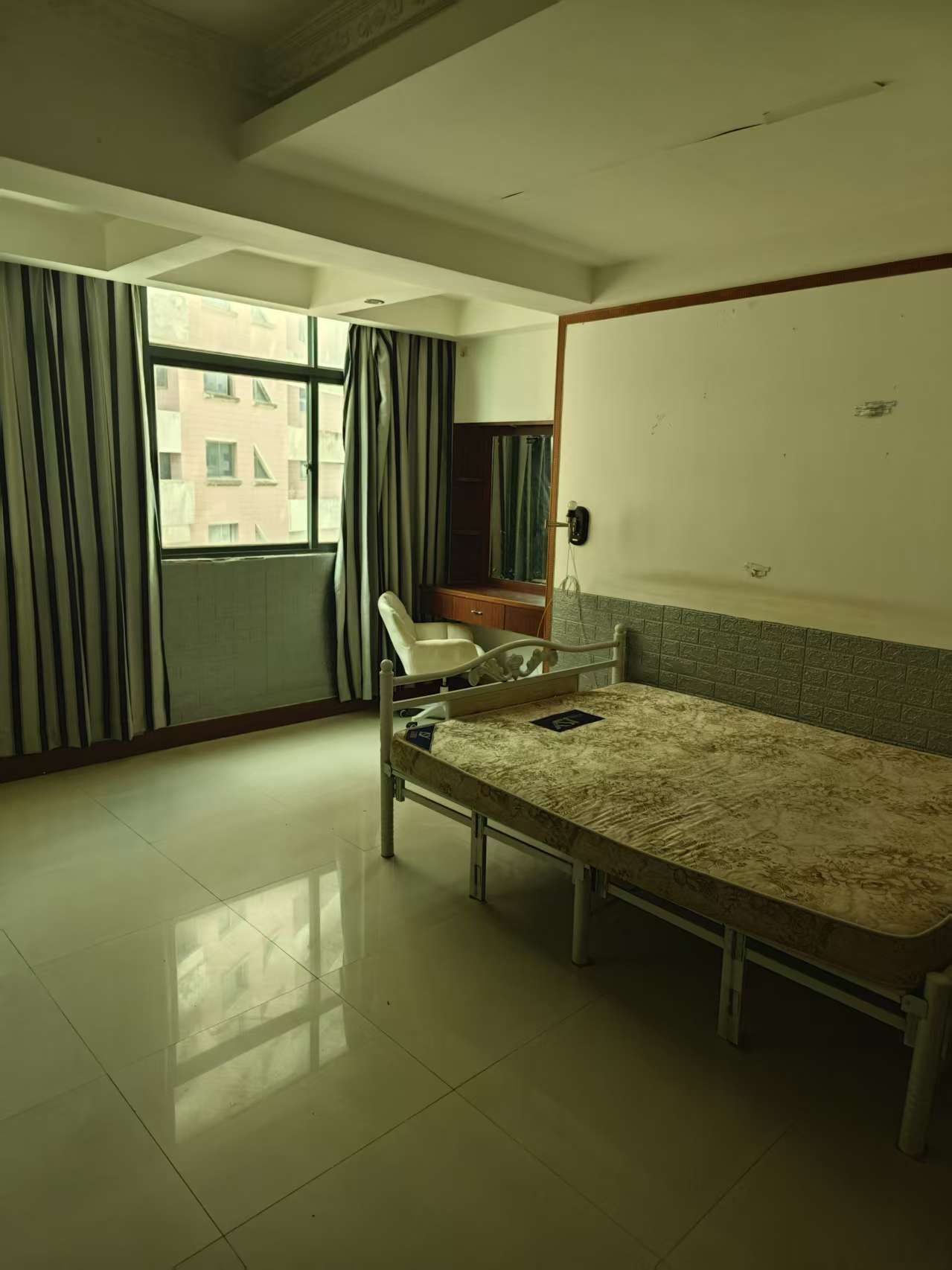 怡景花园 3室1厅1卫 2300.0元/月 怡景花园 3室1厅1卫 2300.0元/月室内图