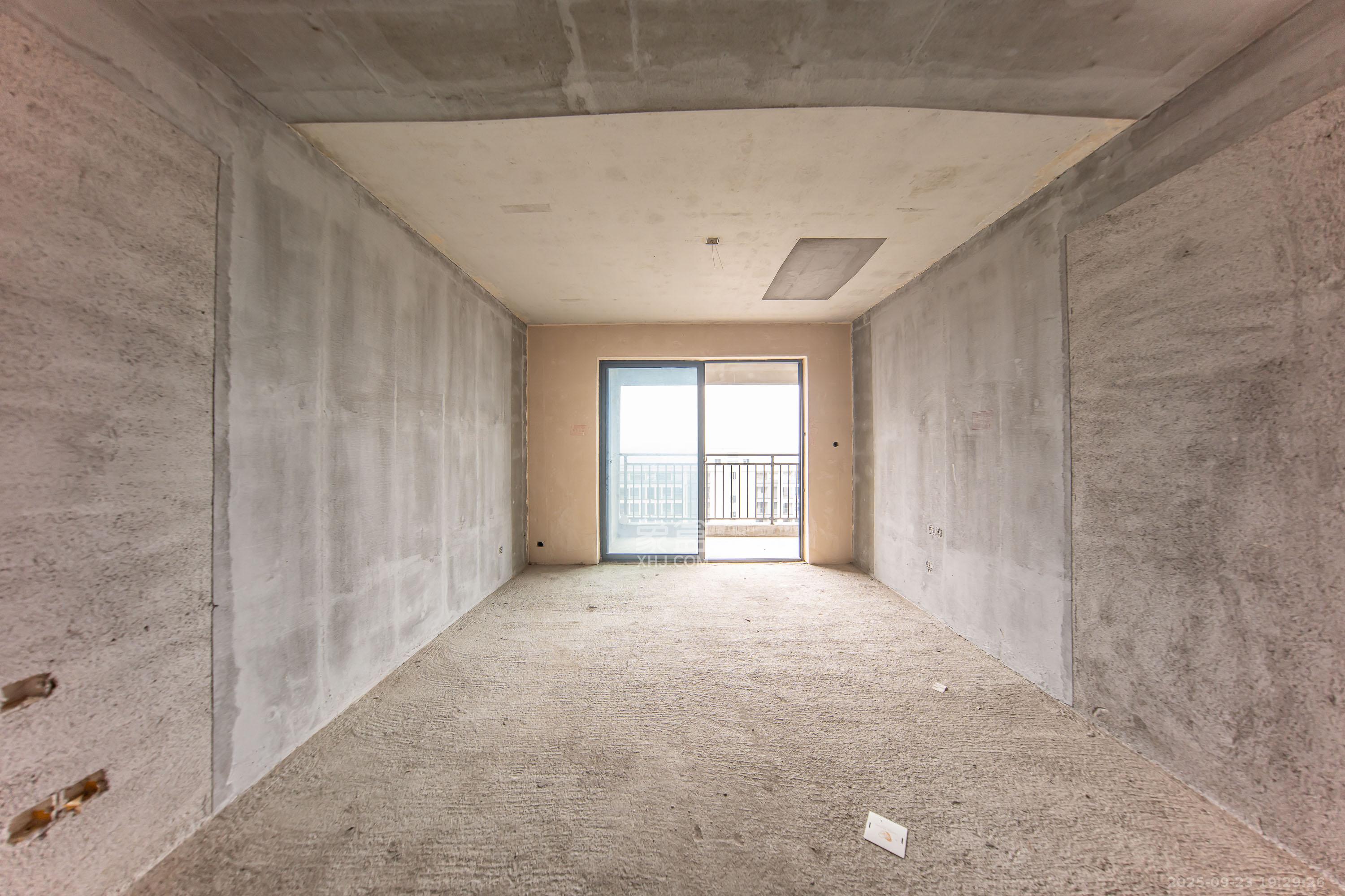 汉高学士府 3室2厅2卫 72.8万 汉高学士府 3室2厅2卫 72.8万客厅