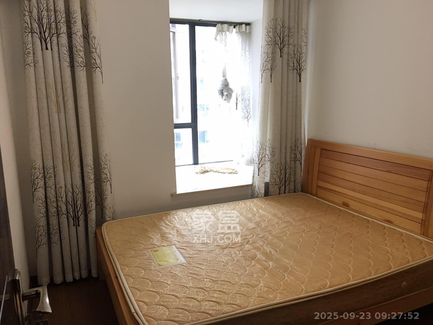 保利麓谷林语B区  3室2厅1卫    2500.0元/月室内图