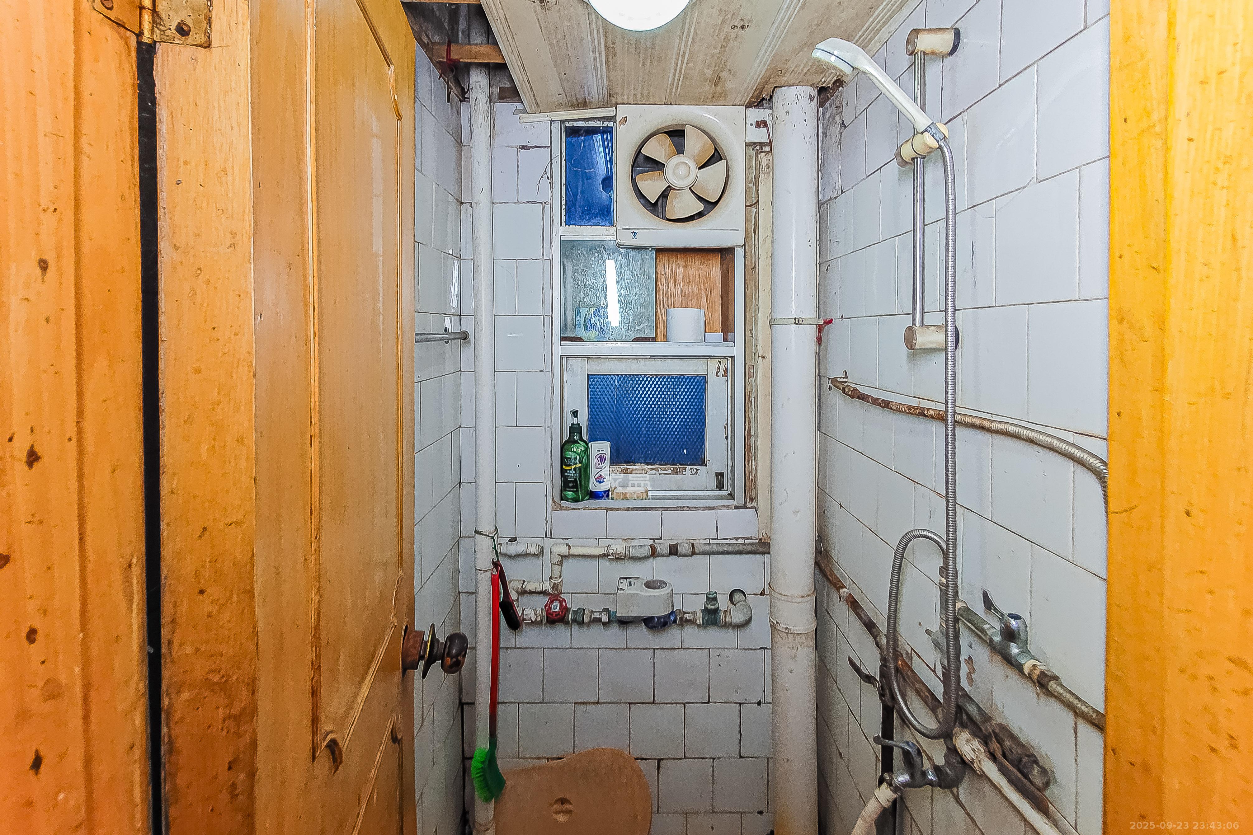 上人民医院宿舍/省人民医院宿舍（产权下麻园湾77号）  2室1厅1卫    37.0万卫生间